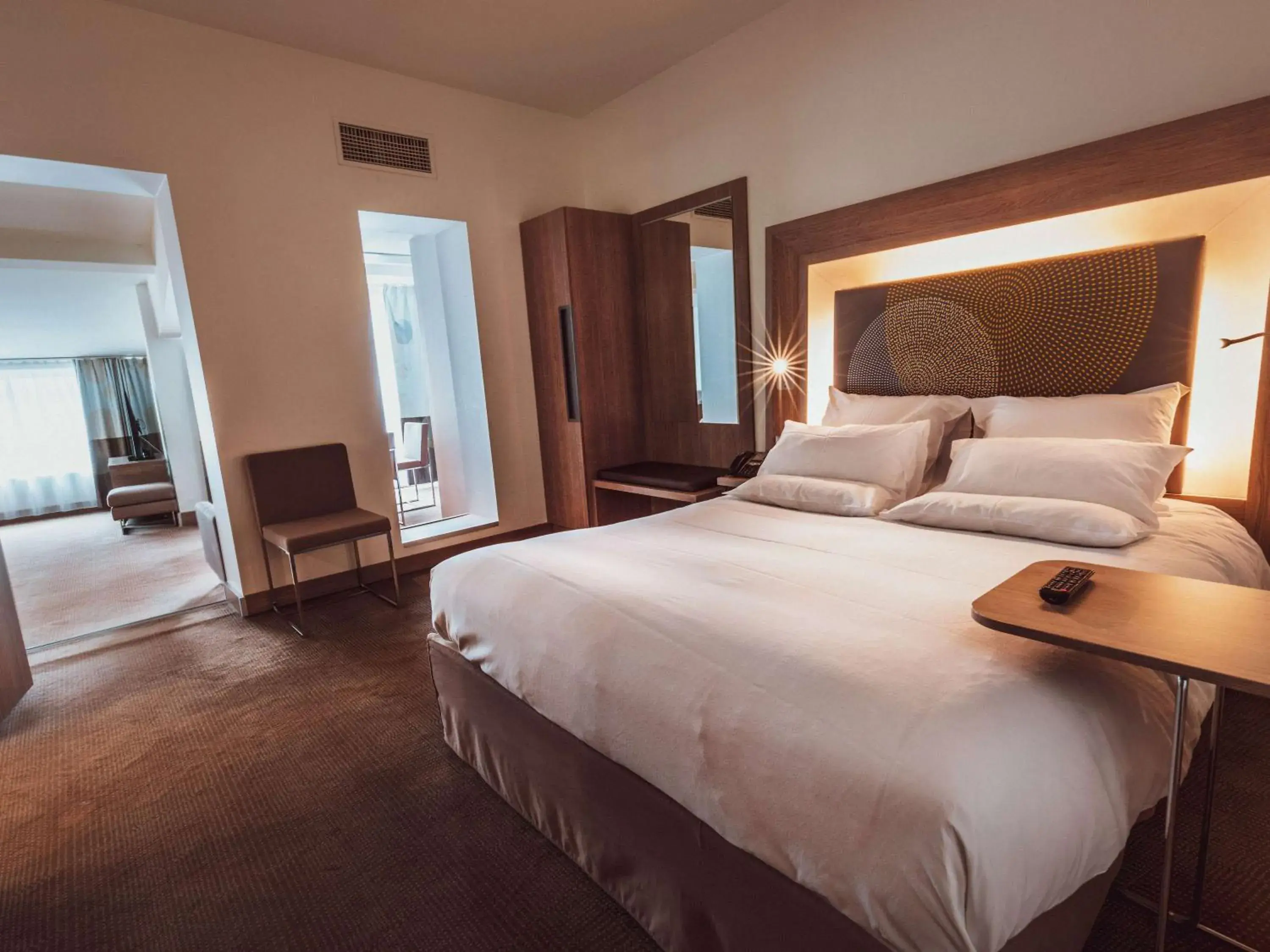 Executive Suite with Double Bed and Sofa Bed in Novotel Toulouse Centre Wilson Executive Suite with Double Bed and Sofa Bed in Novotel Toulouse Centre Wilson