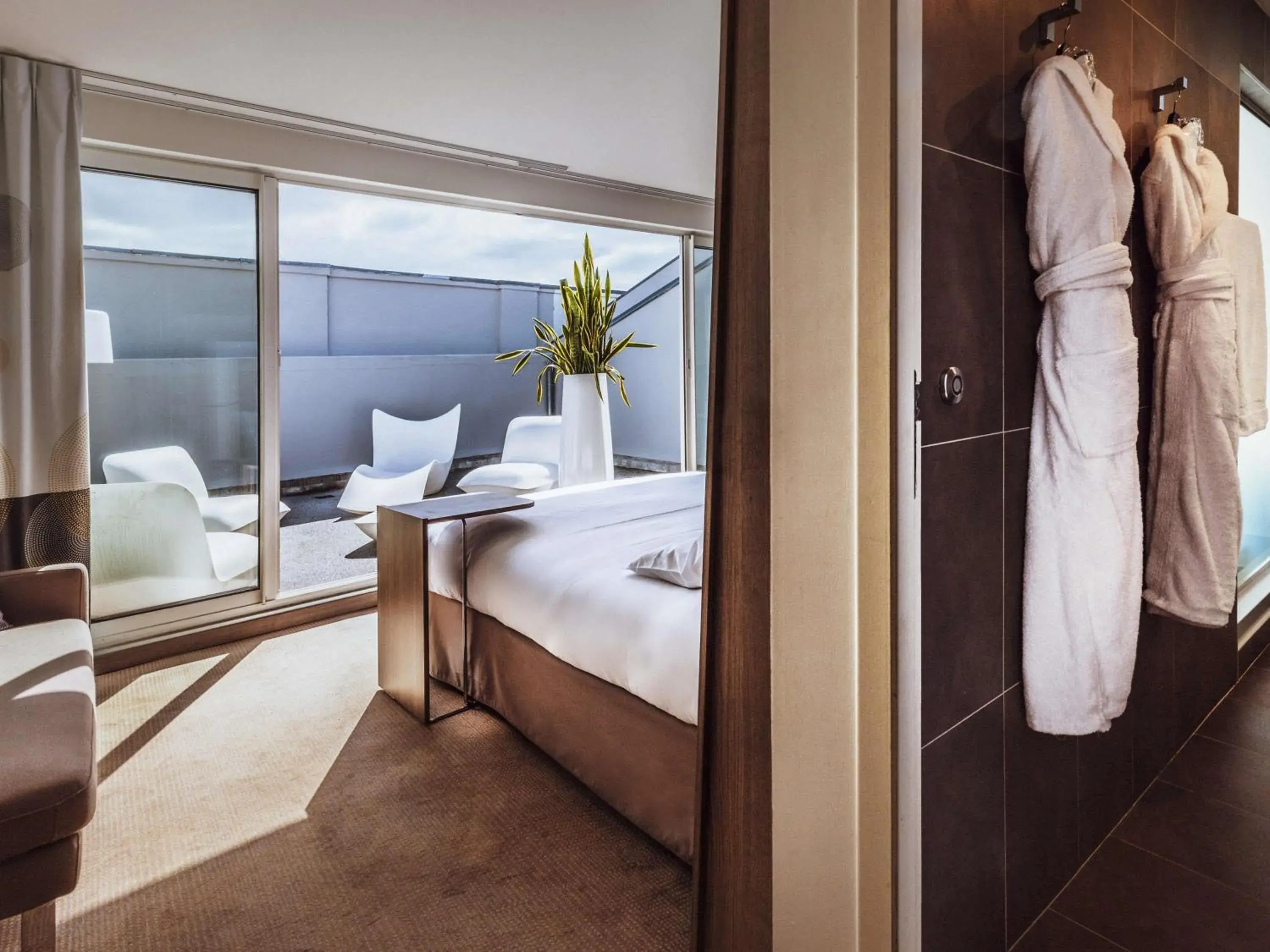 Executive Suite with Double Bed and Sofa Bed in Novotel Toulouse Centre Wilson Executive Suite with Double Bed and Sofa Bed in Novotel Toulouse Centre Wilson