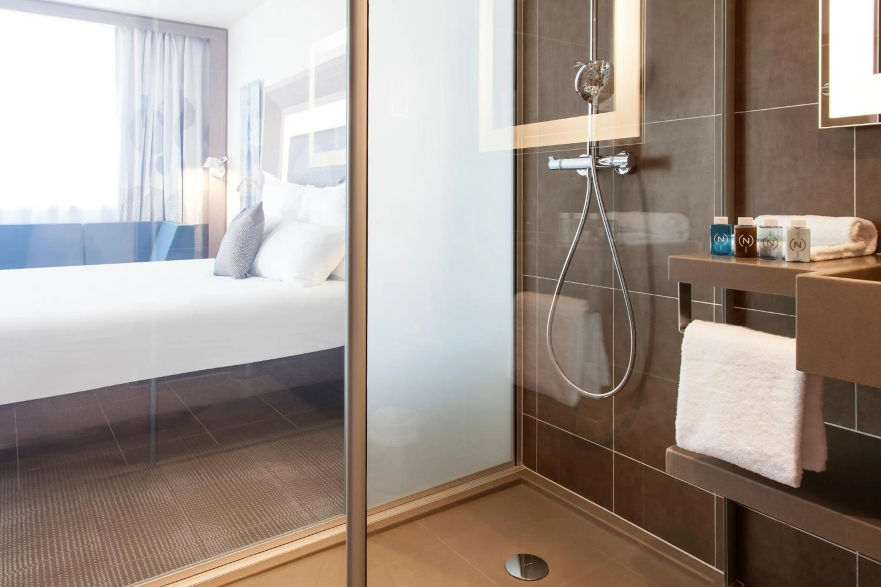 Photo of the whole room, Bed in Novotel Toulouse Centre Wilson