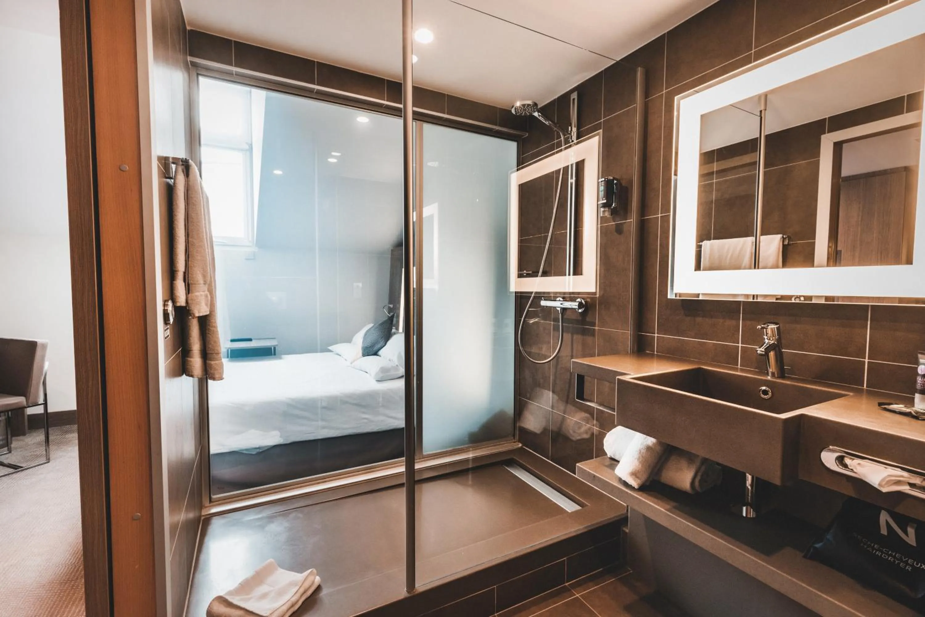 Photo of the whole room in Novotel Toulouse Centre Wilson