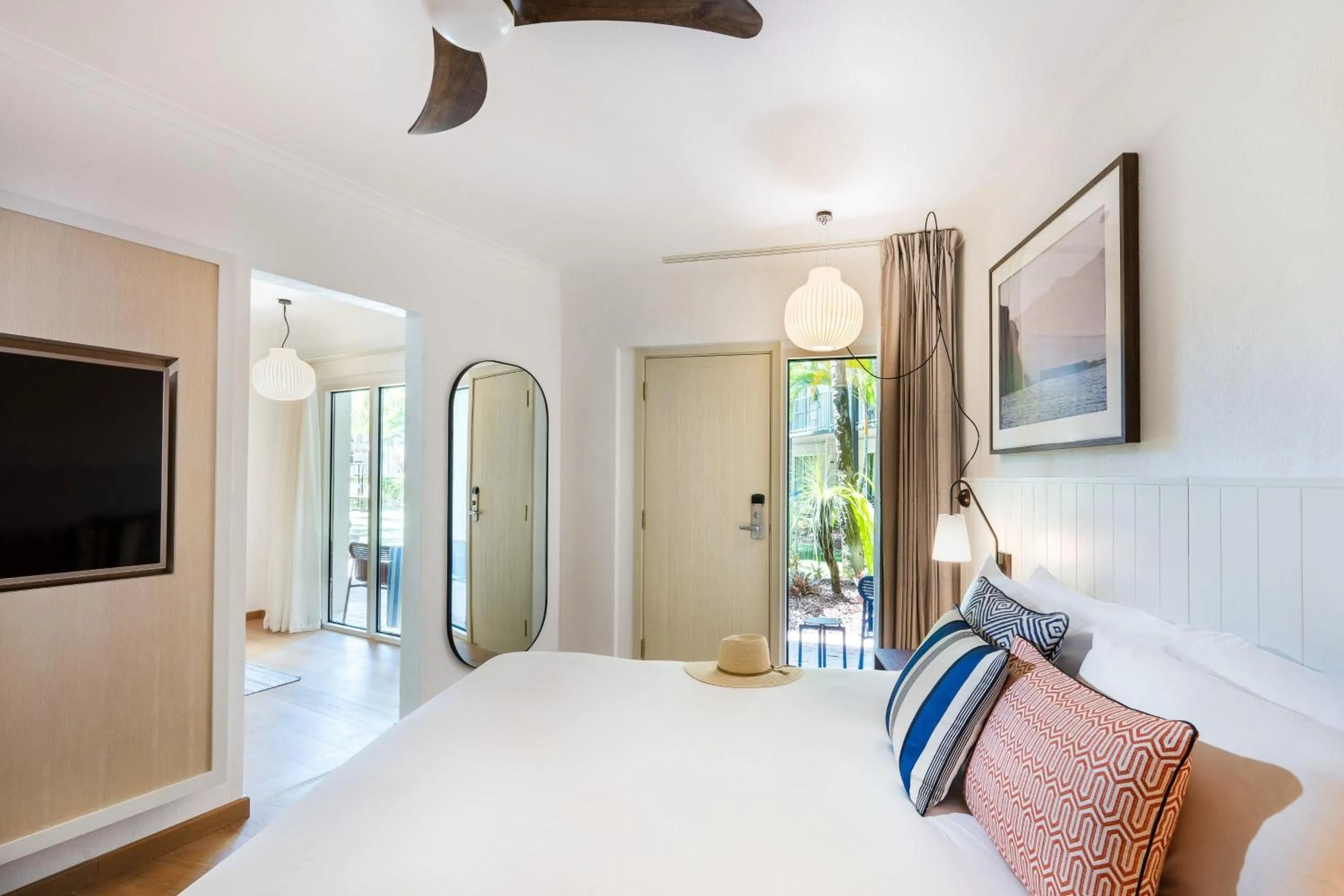 Living room, Bed in Mantra Club Croc