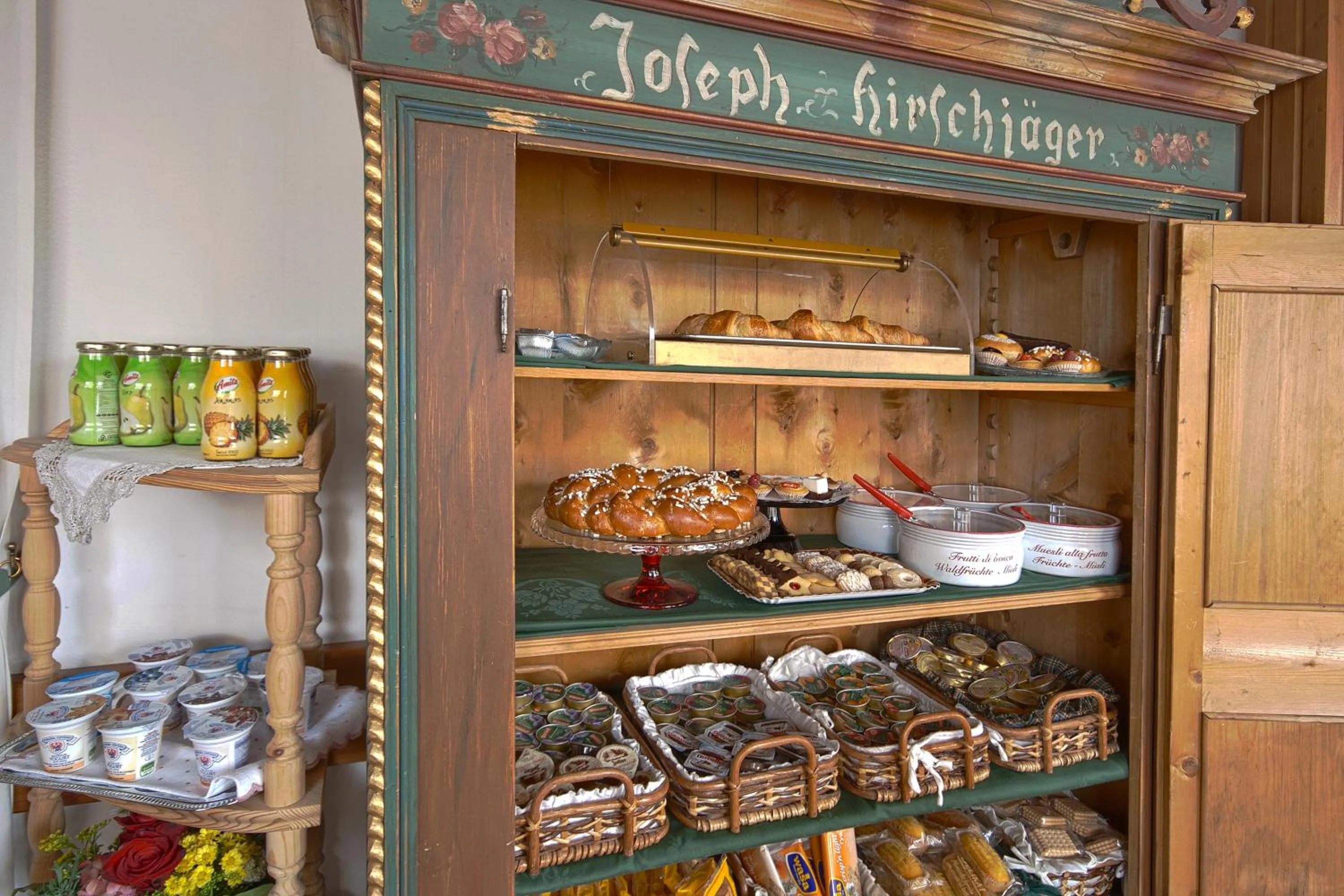 Lounge or bar in Hotel Villa Alpina ***S