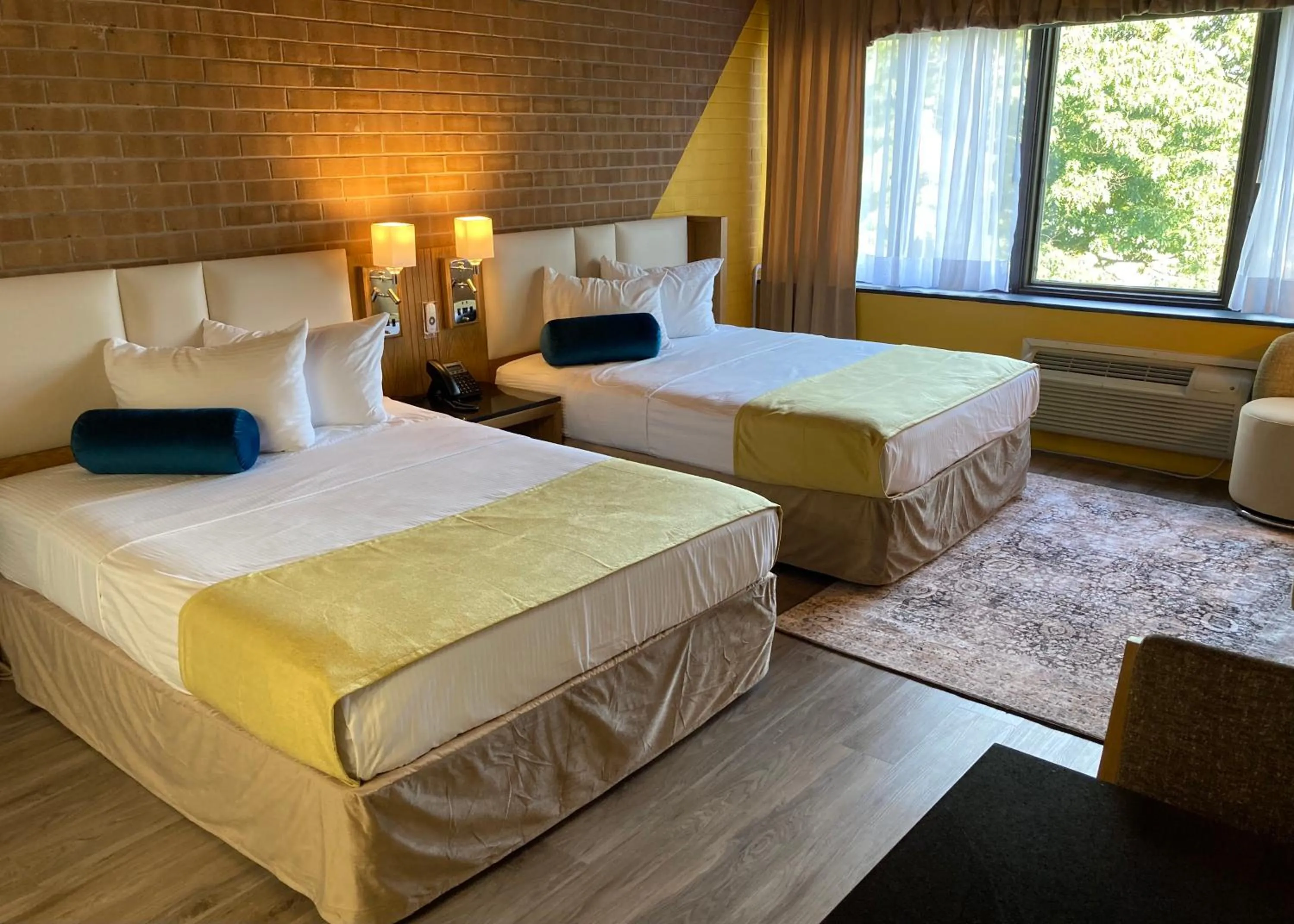 Bedroom, Bed in Split Rock Resort