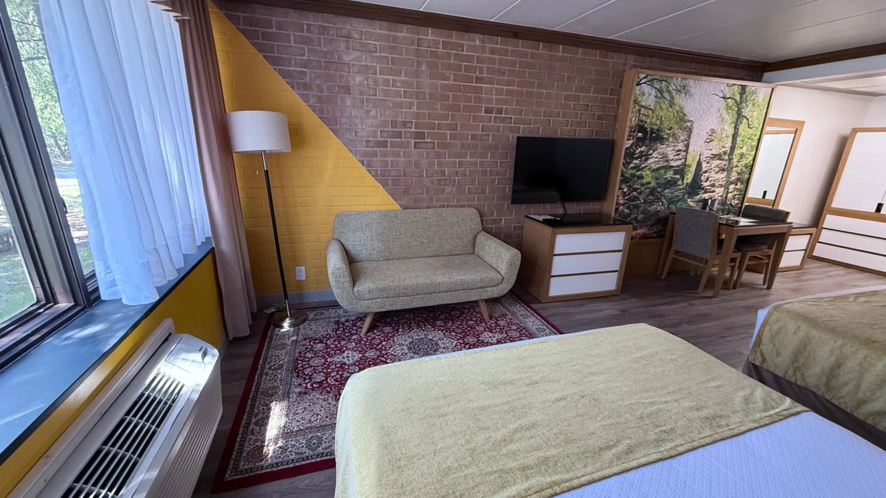 Bedroom, Bed in Split Rock Resort