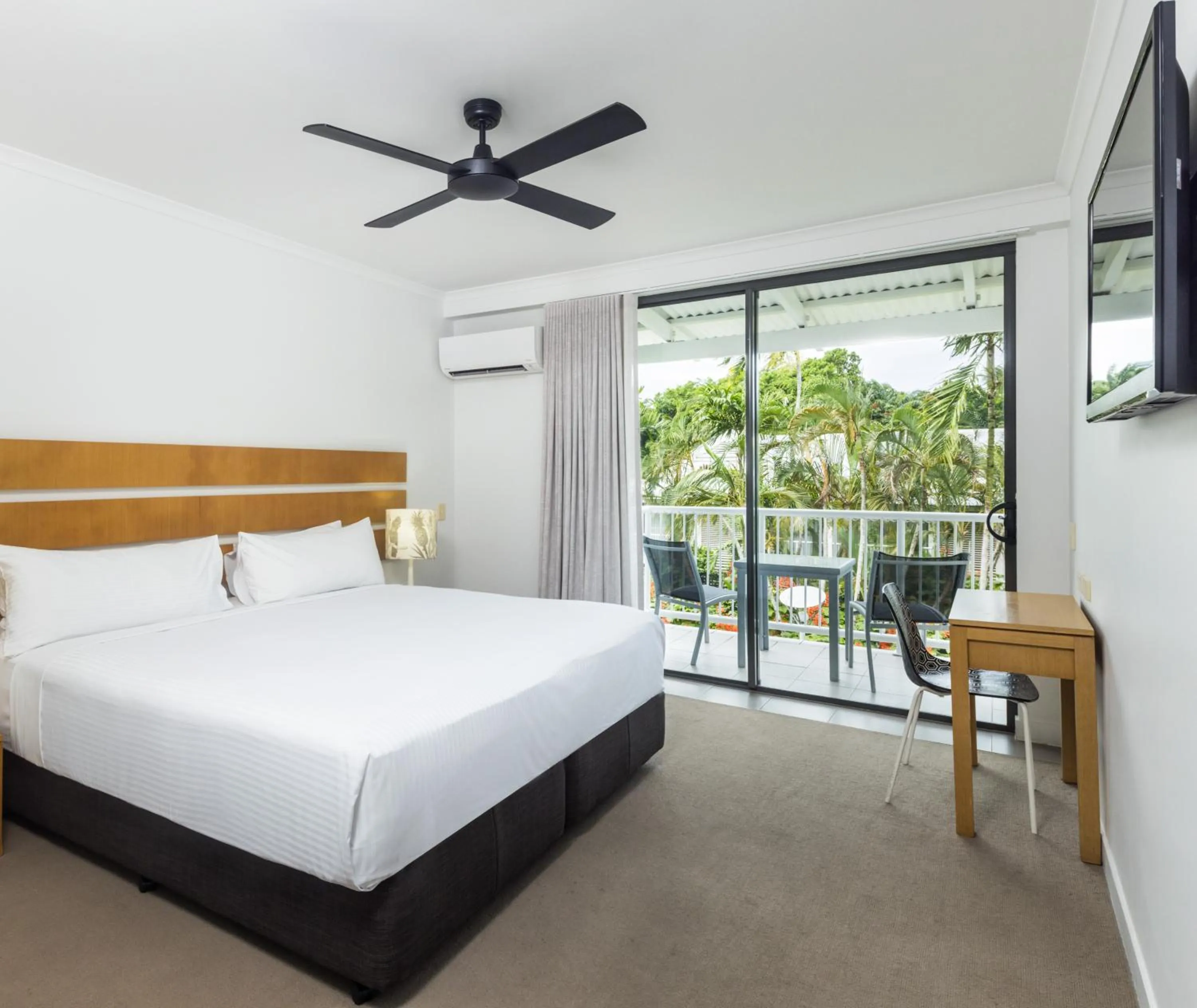 Bed in Oaks Port Douglas Resort