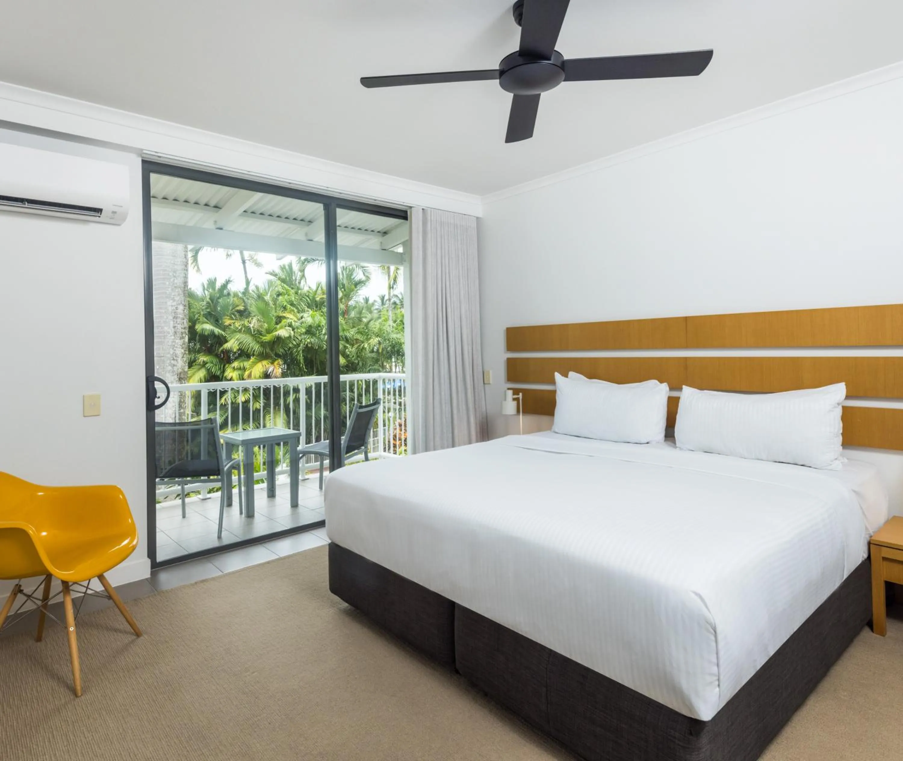 Bed in Oaks Port Douglas Resort