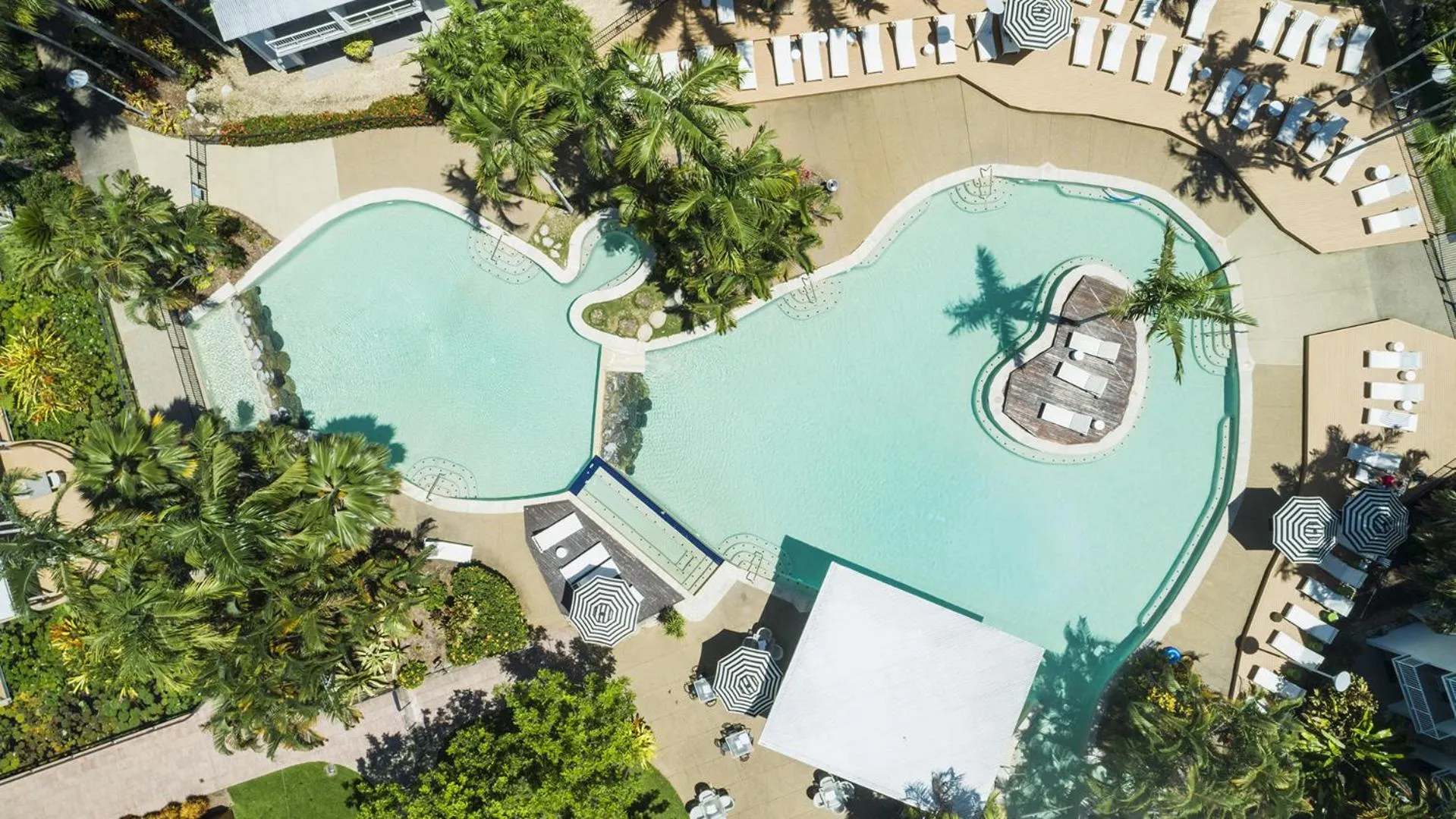 Swimming pool in Oaks Port Douglas Resort