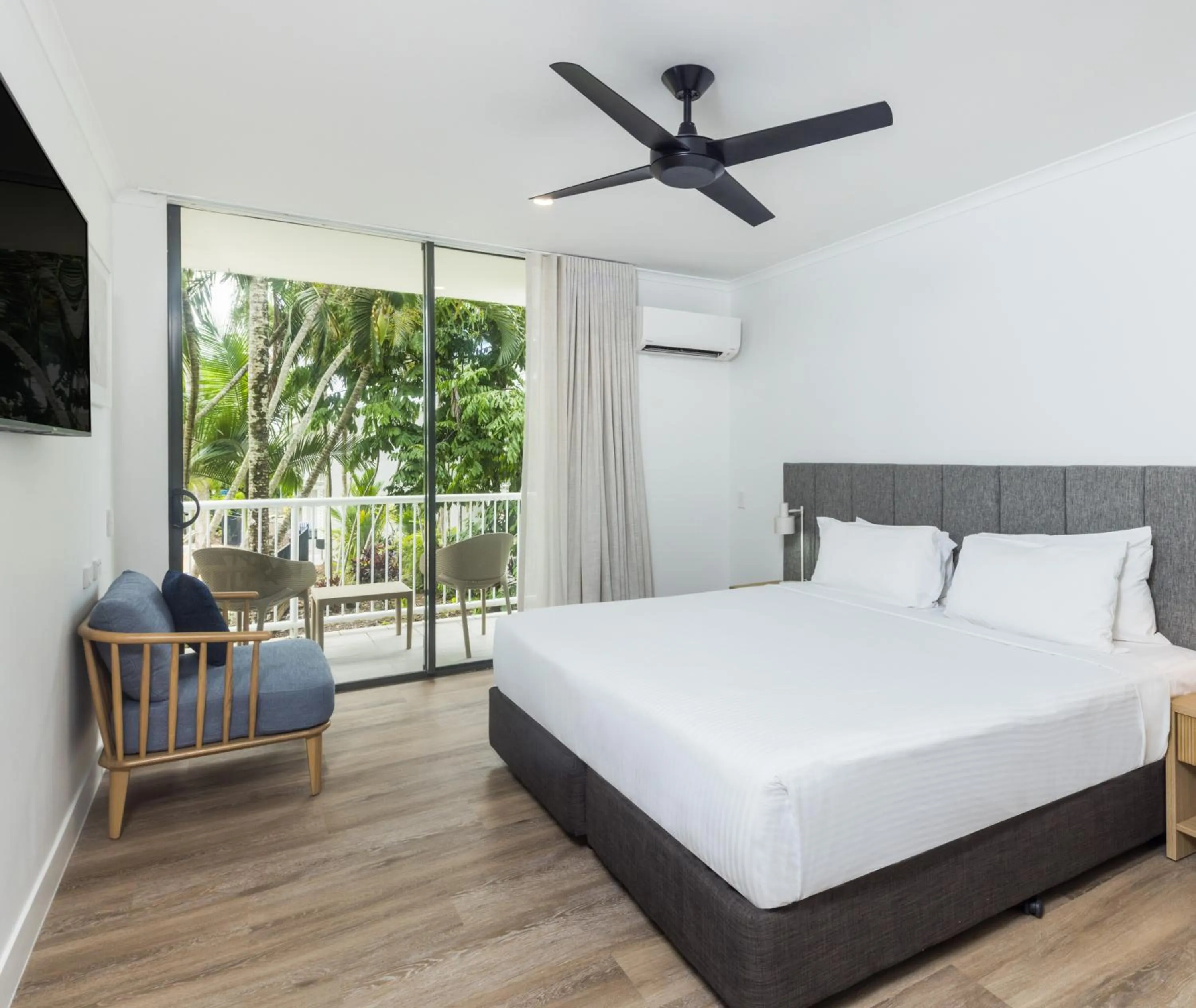 Bedroom, Bed in Oaks Port Douglas Resort