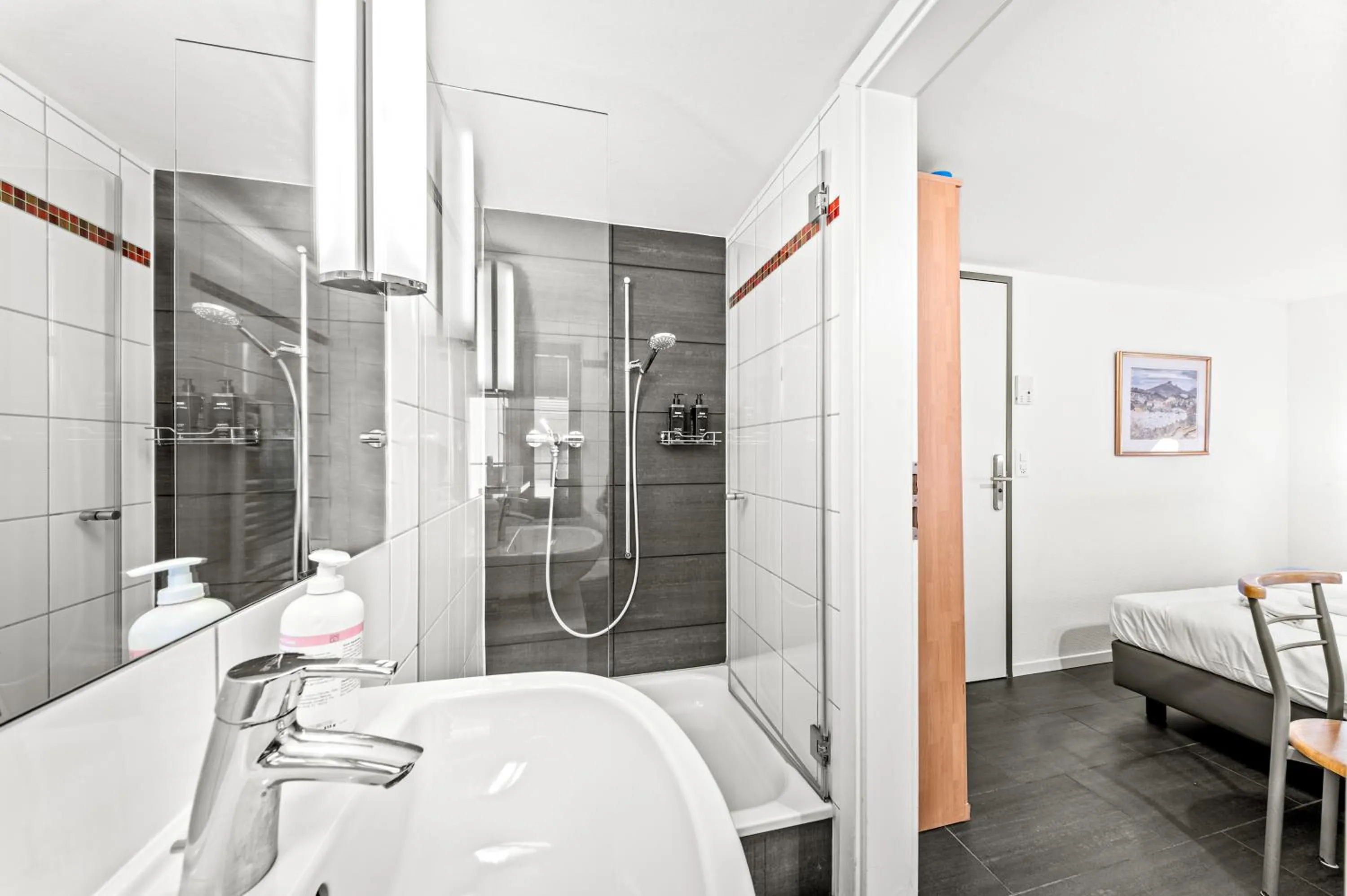 Bathroom in Hotel Hine Adon Fribourg