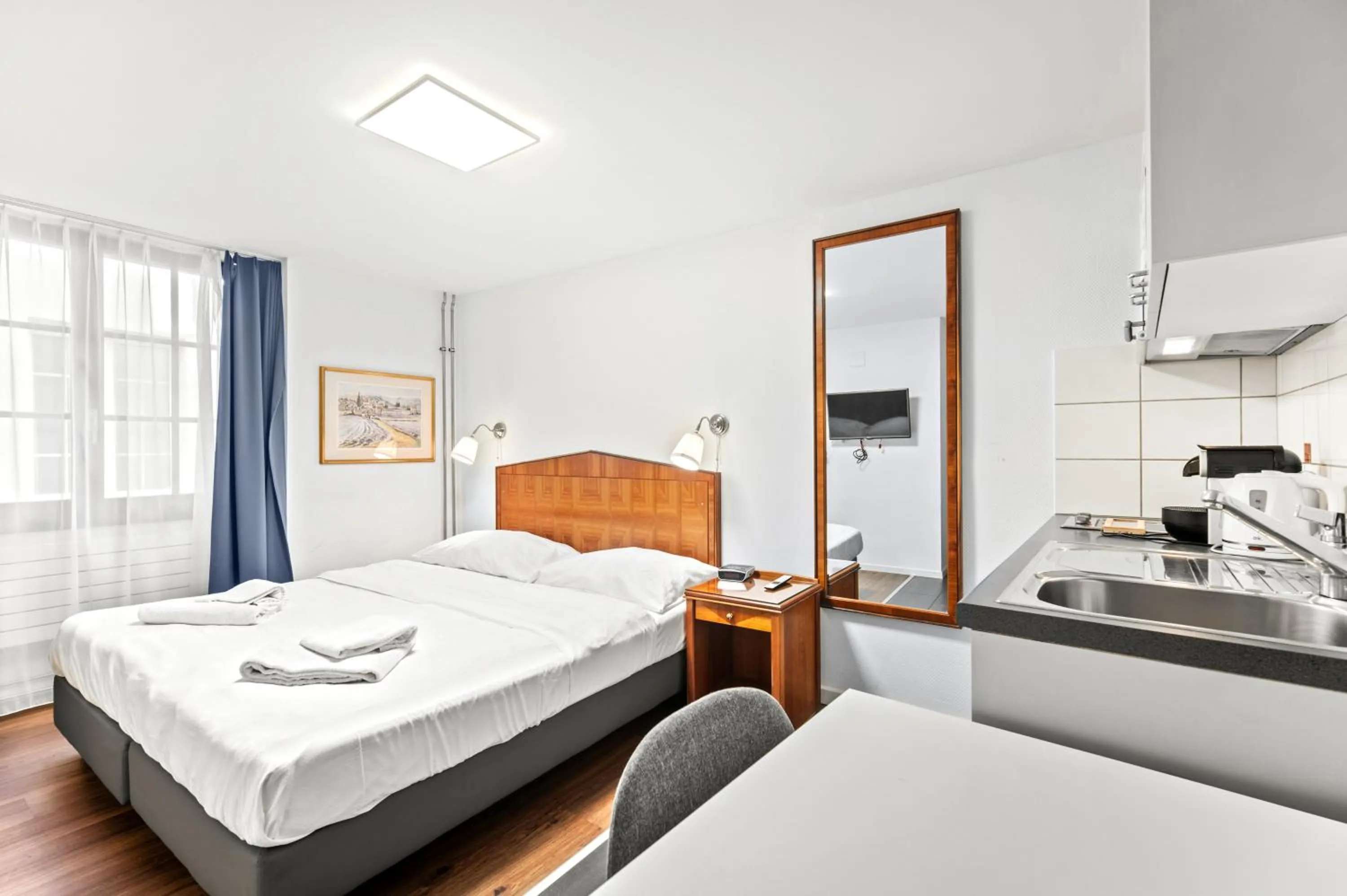 Photo of the whole room, Bed in Hotel Hine Adon Fribourg