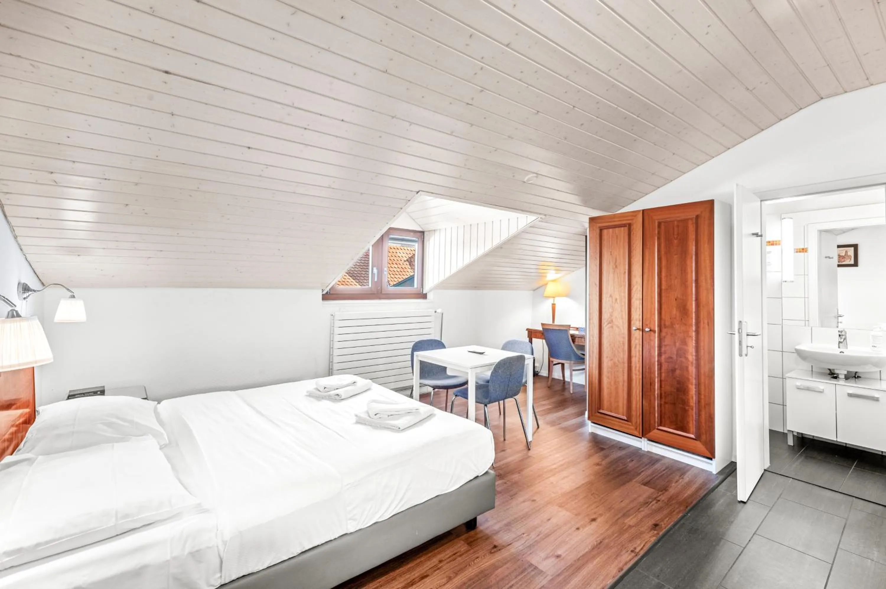 Bed in Hotel Hine Adon Fribourg