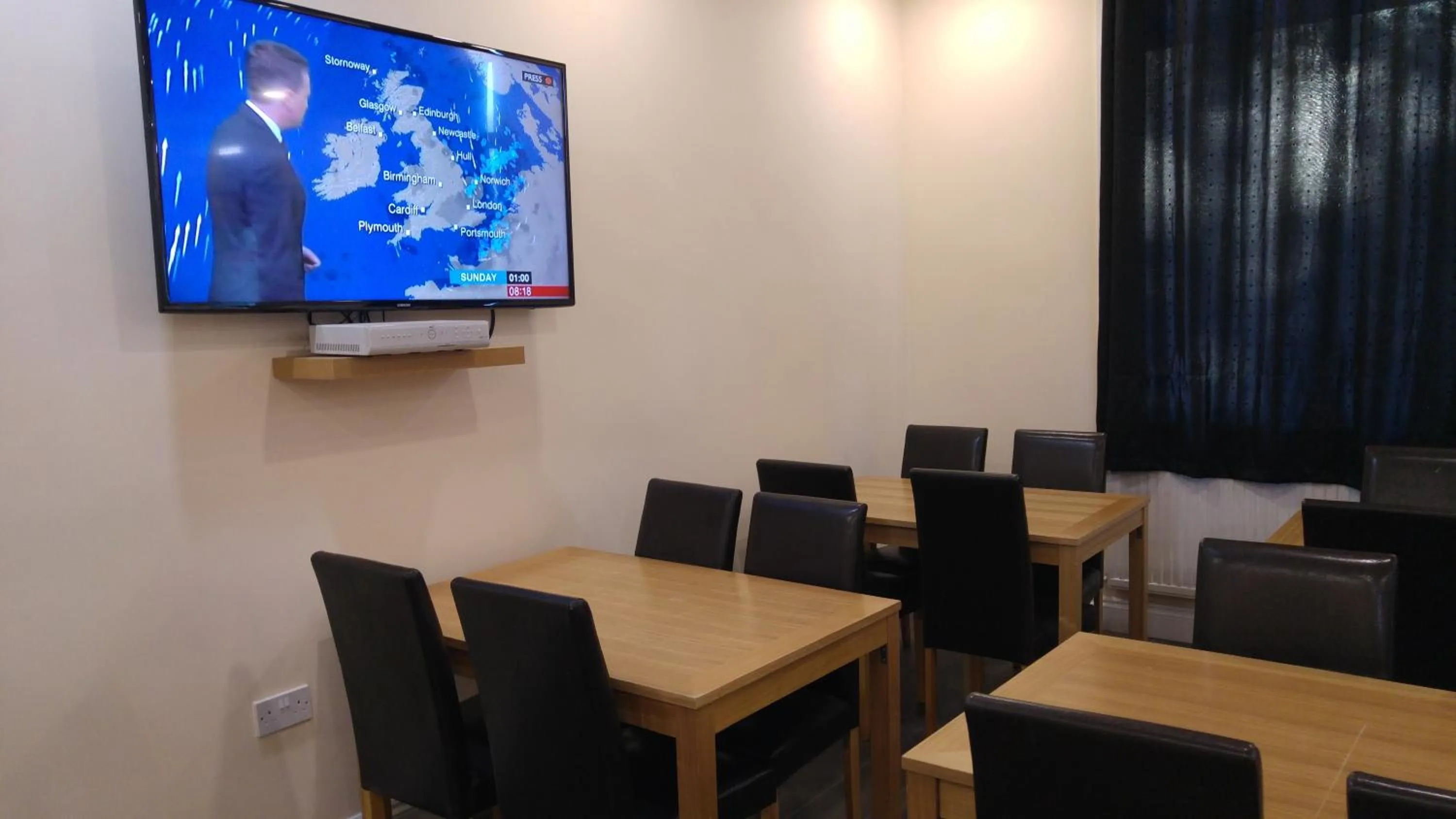 Communal lounge/ TV room in City View Hotel Stratford