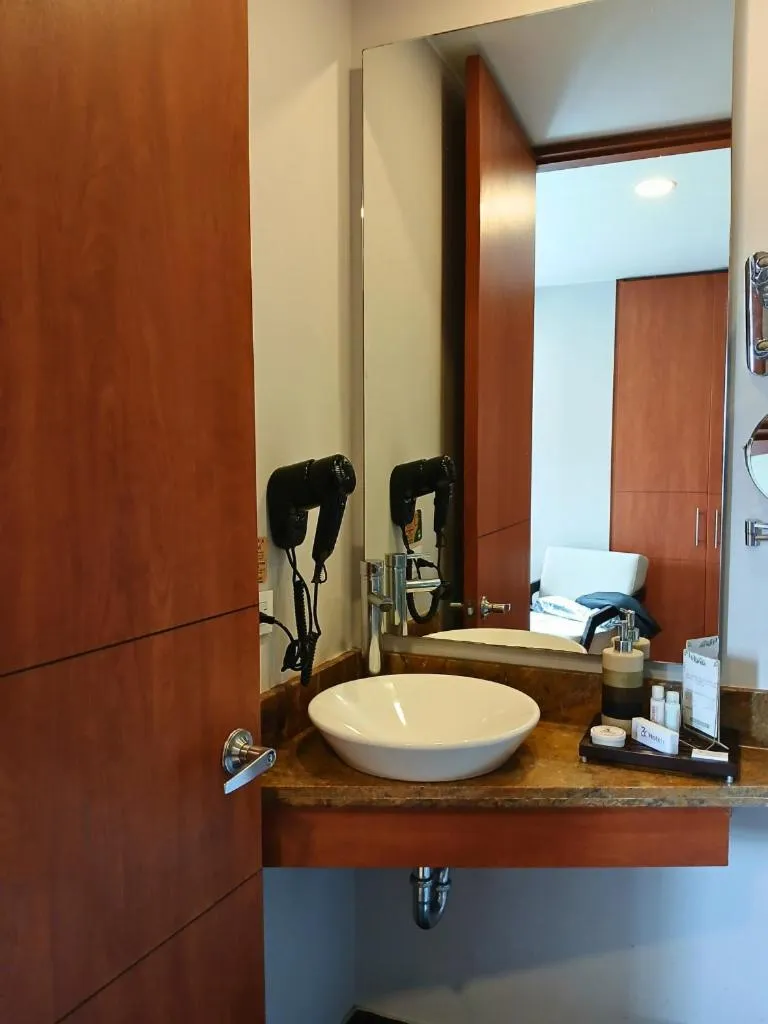 Shower in Hotel Factory Green Bogotá Occidente Calle 80