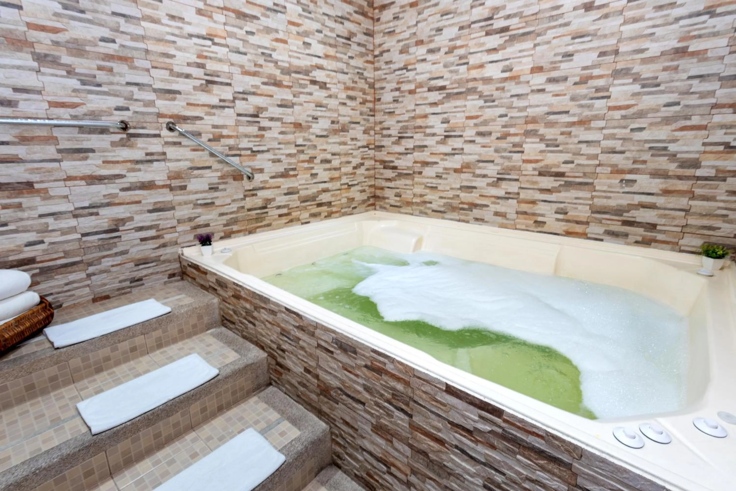 Hot Tub in Hotel Factory Green Bogotá Occidente Calle 80