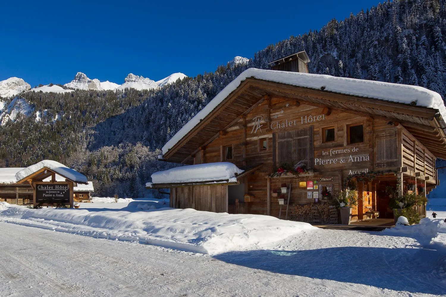 Facade/entrance in Chalet-Hôtel Les Fermes de Pierre & Anna
