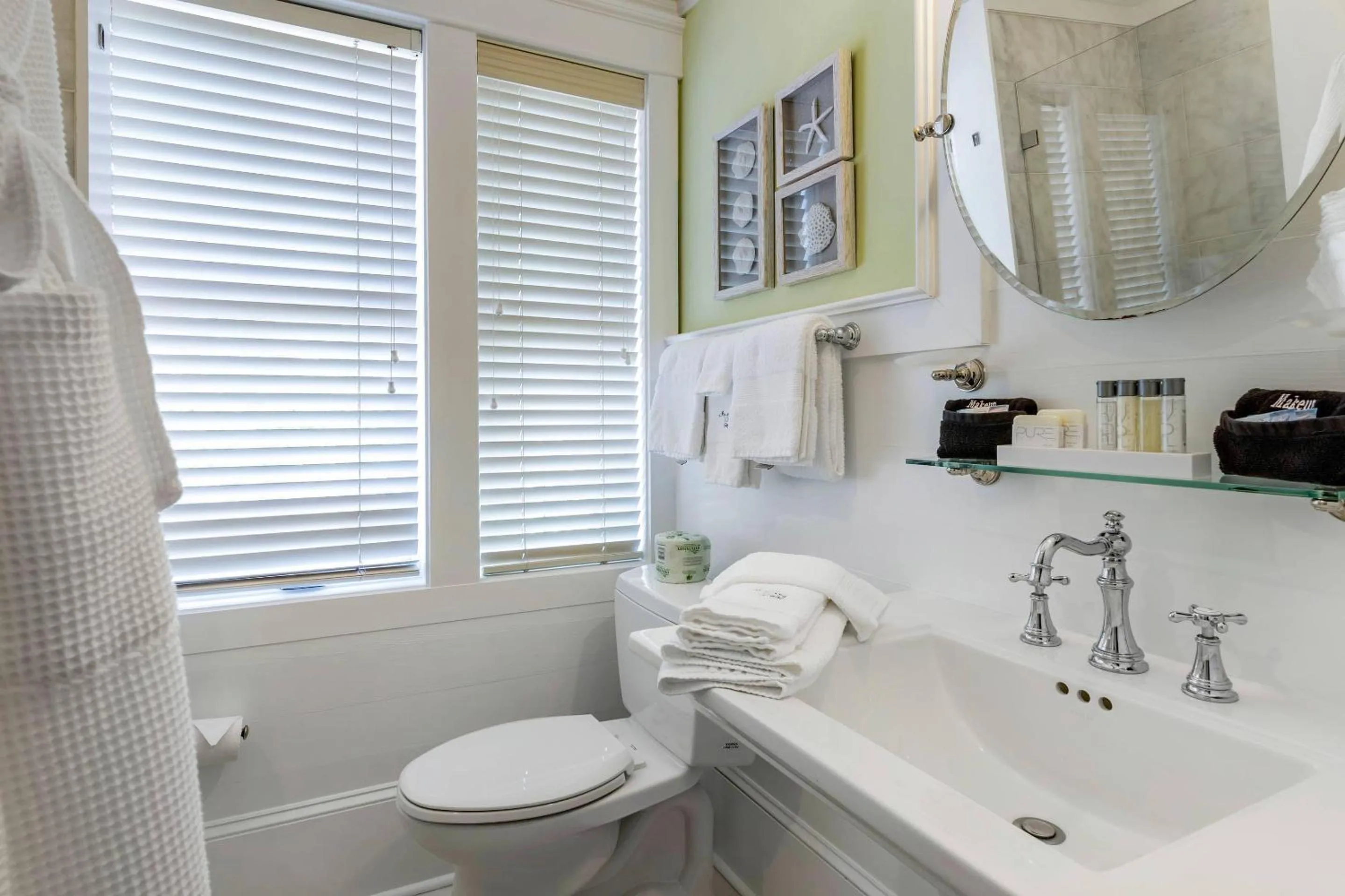 Bedroom in Inn at I'On, an Ascend Collection Hotel