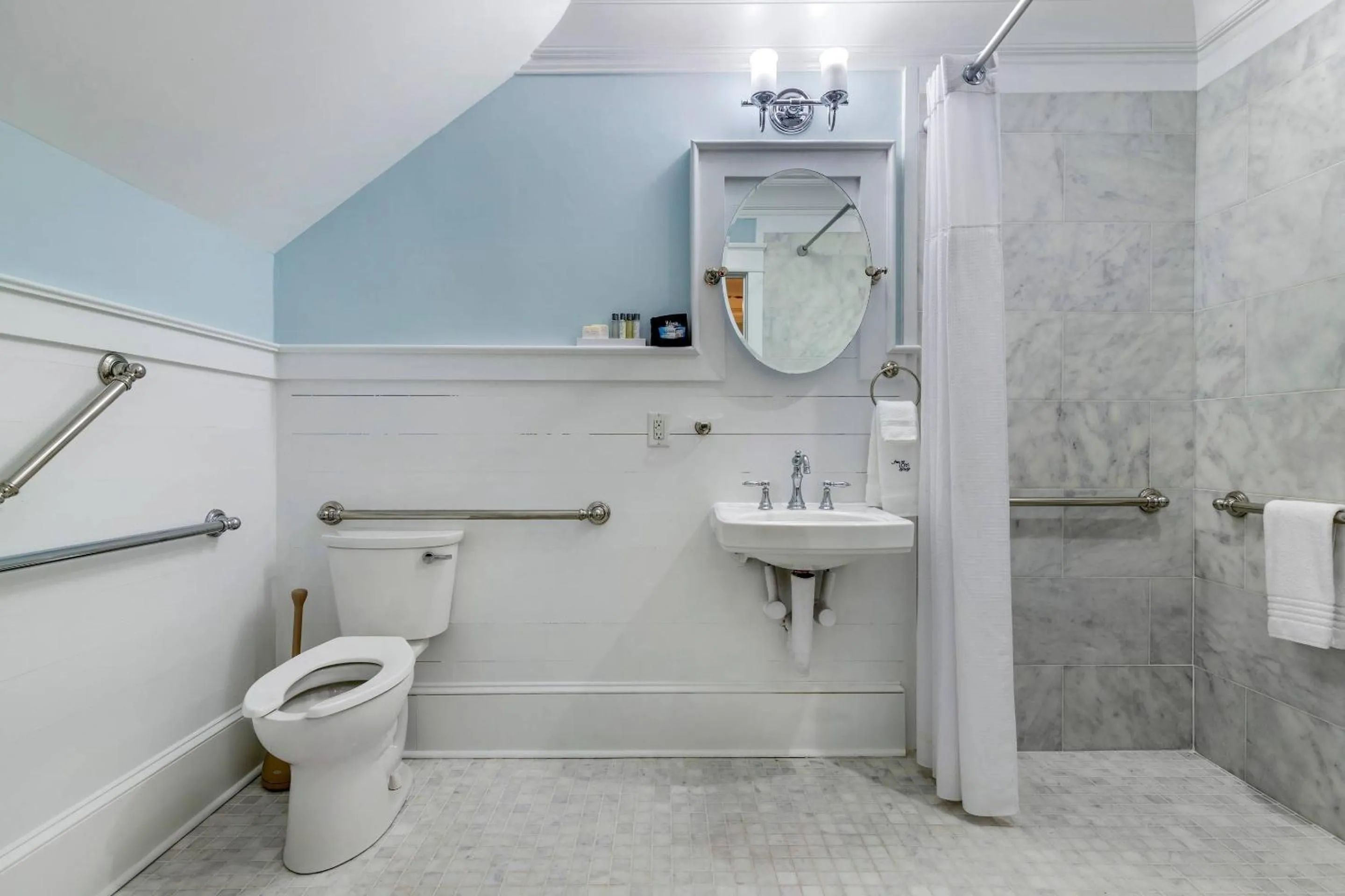 Bedroom in Inn at I'On, an Ascend Collection Hotel