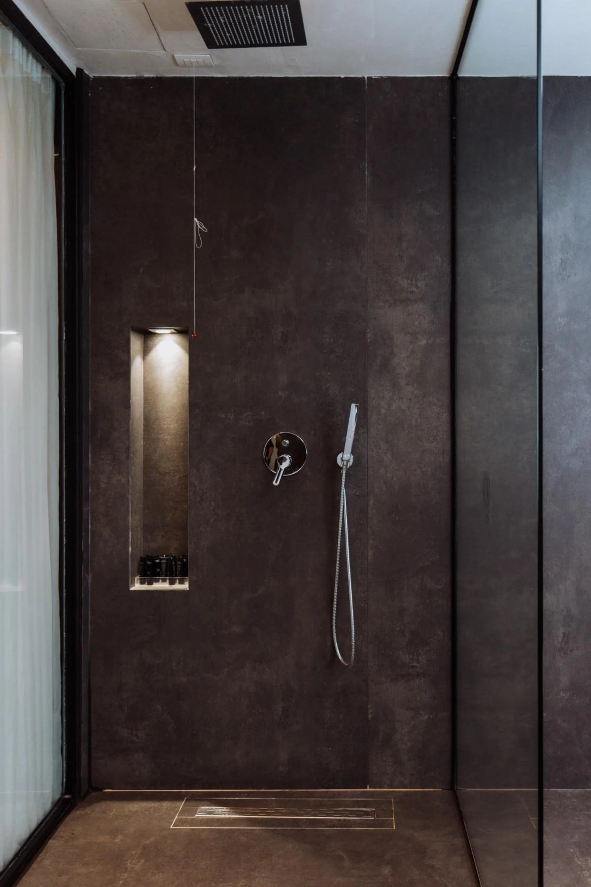 Shower in Royal G Hotel & SPA 4 Star