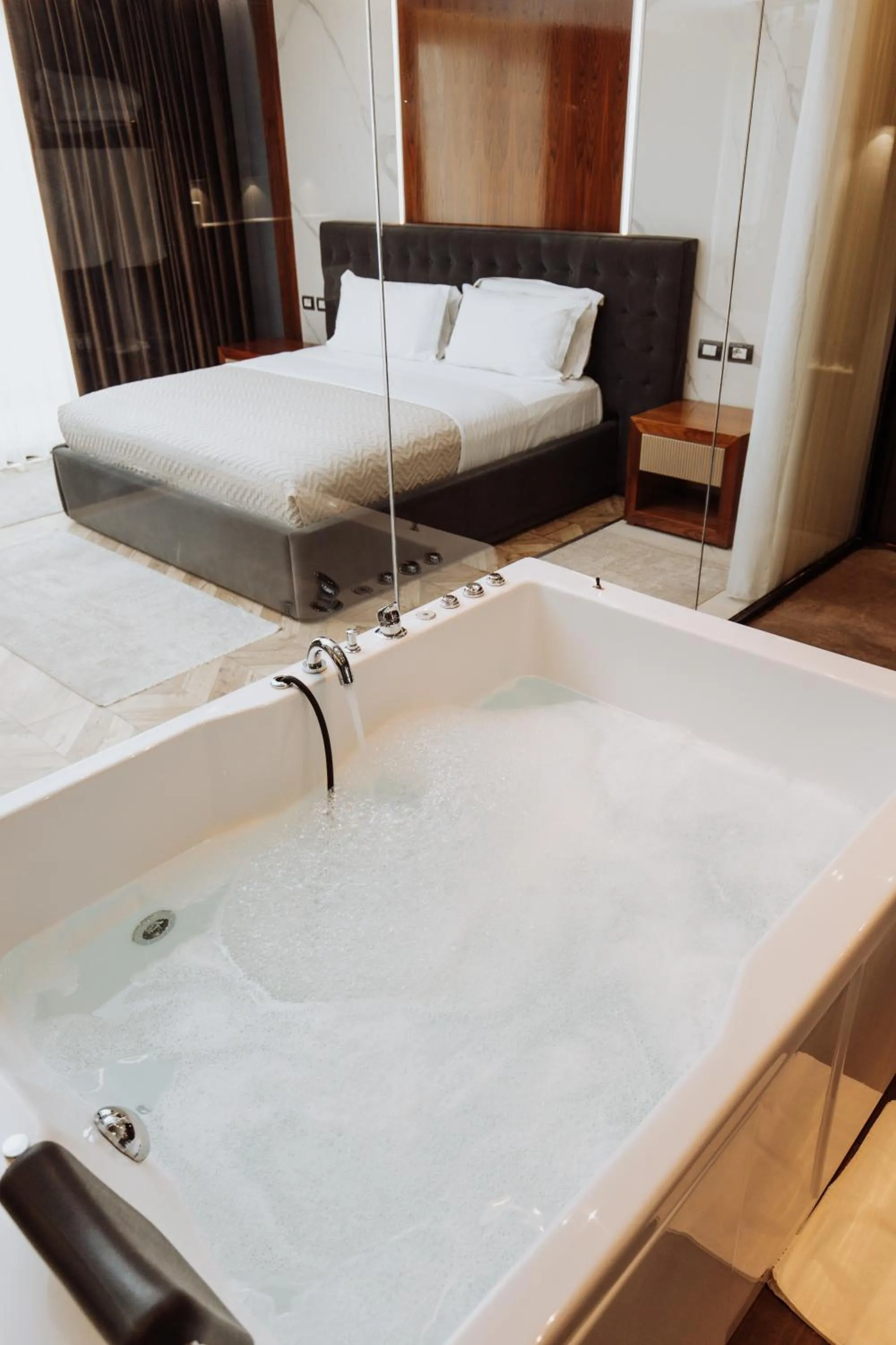 Bath in Royal G Hotel & SPA 4 Star
