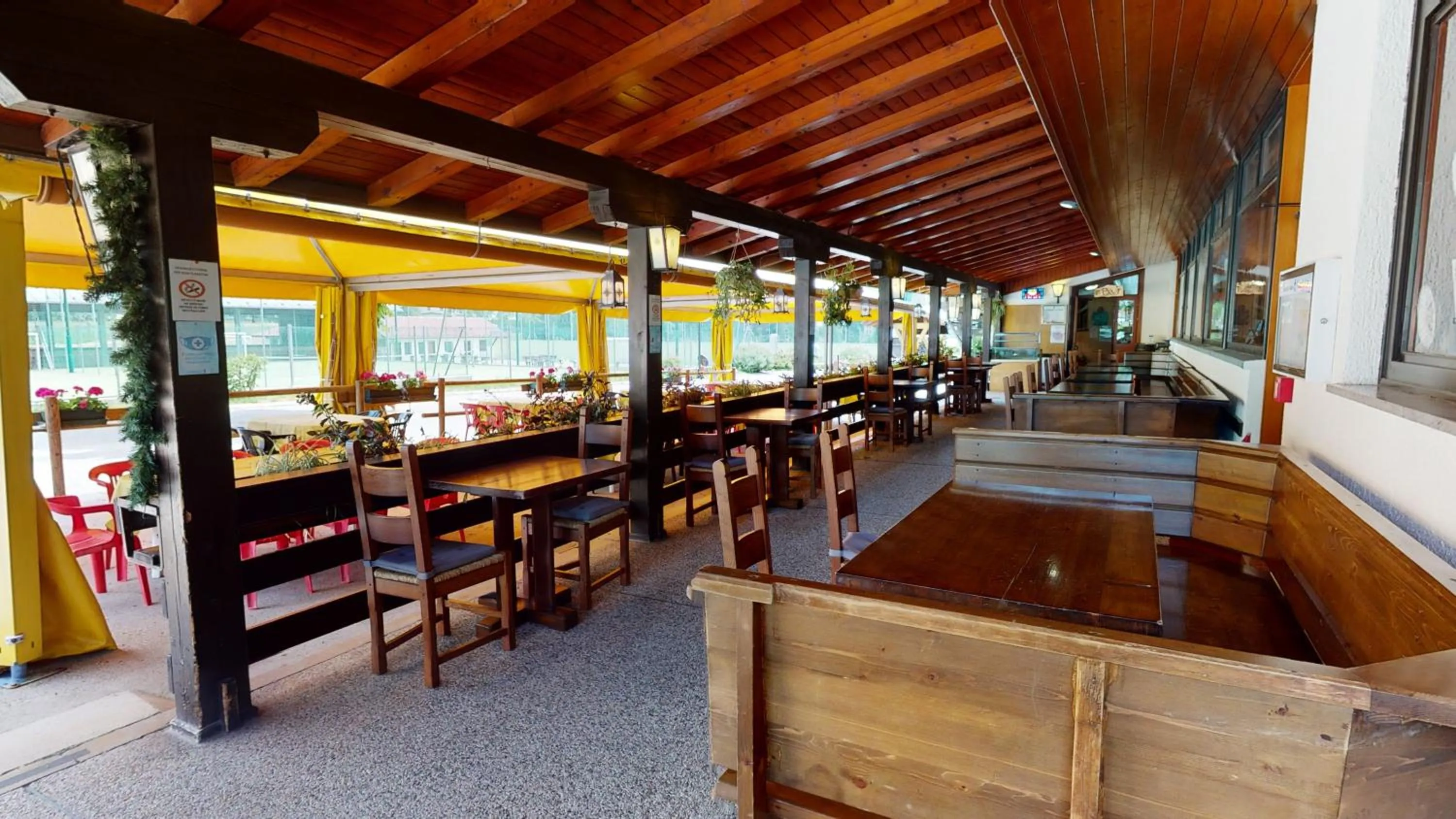 Restaurant/places to eat in Hotel Davost