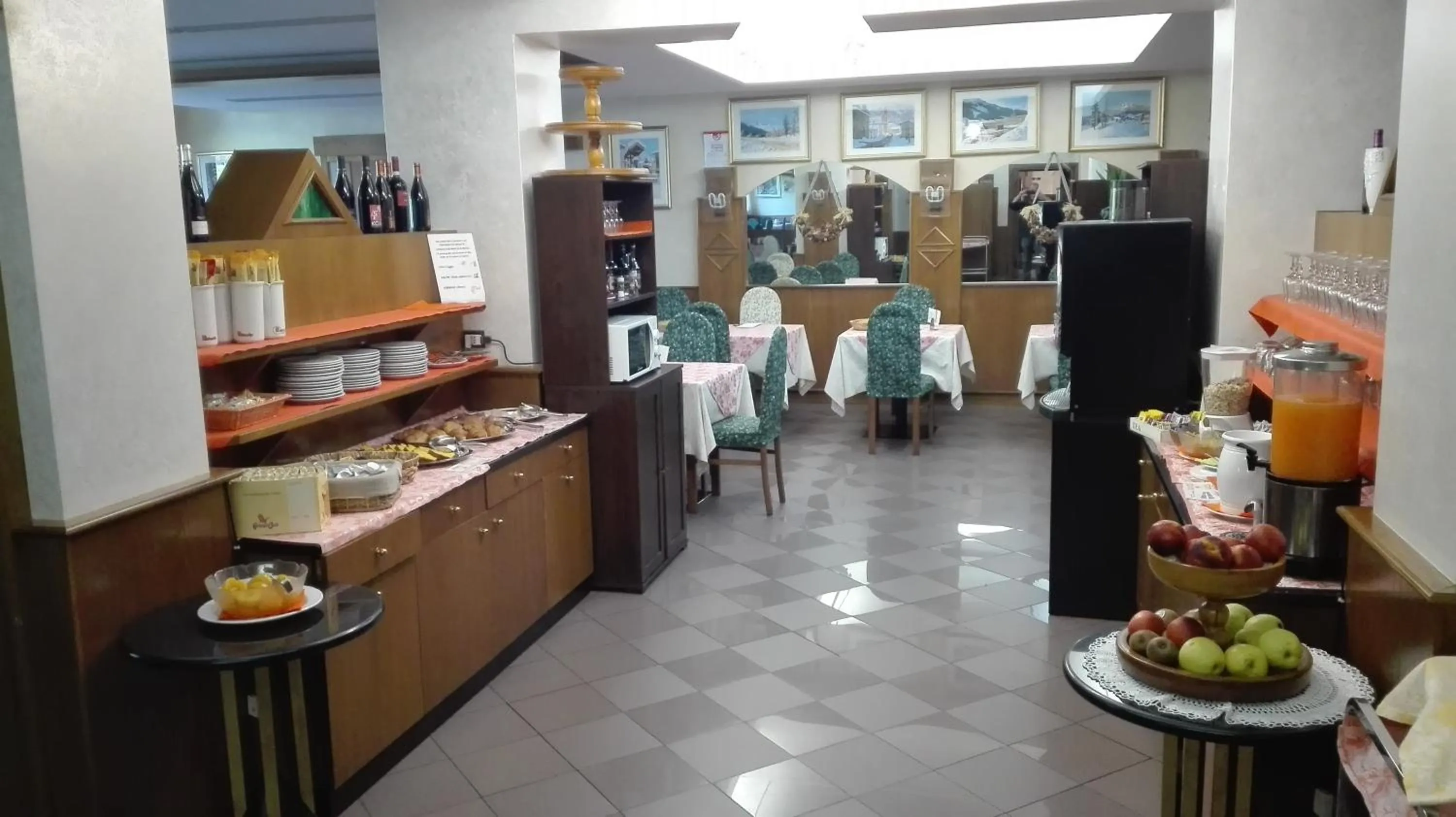 Restaurant/places to eat in Hotel Davost