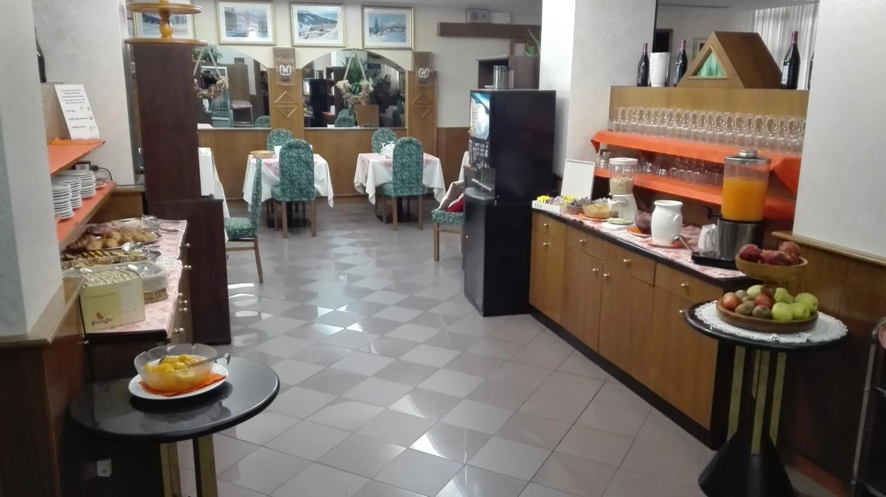 Restaurant/places to eat in Hotel Davost