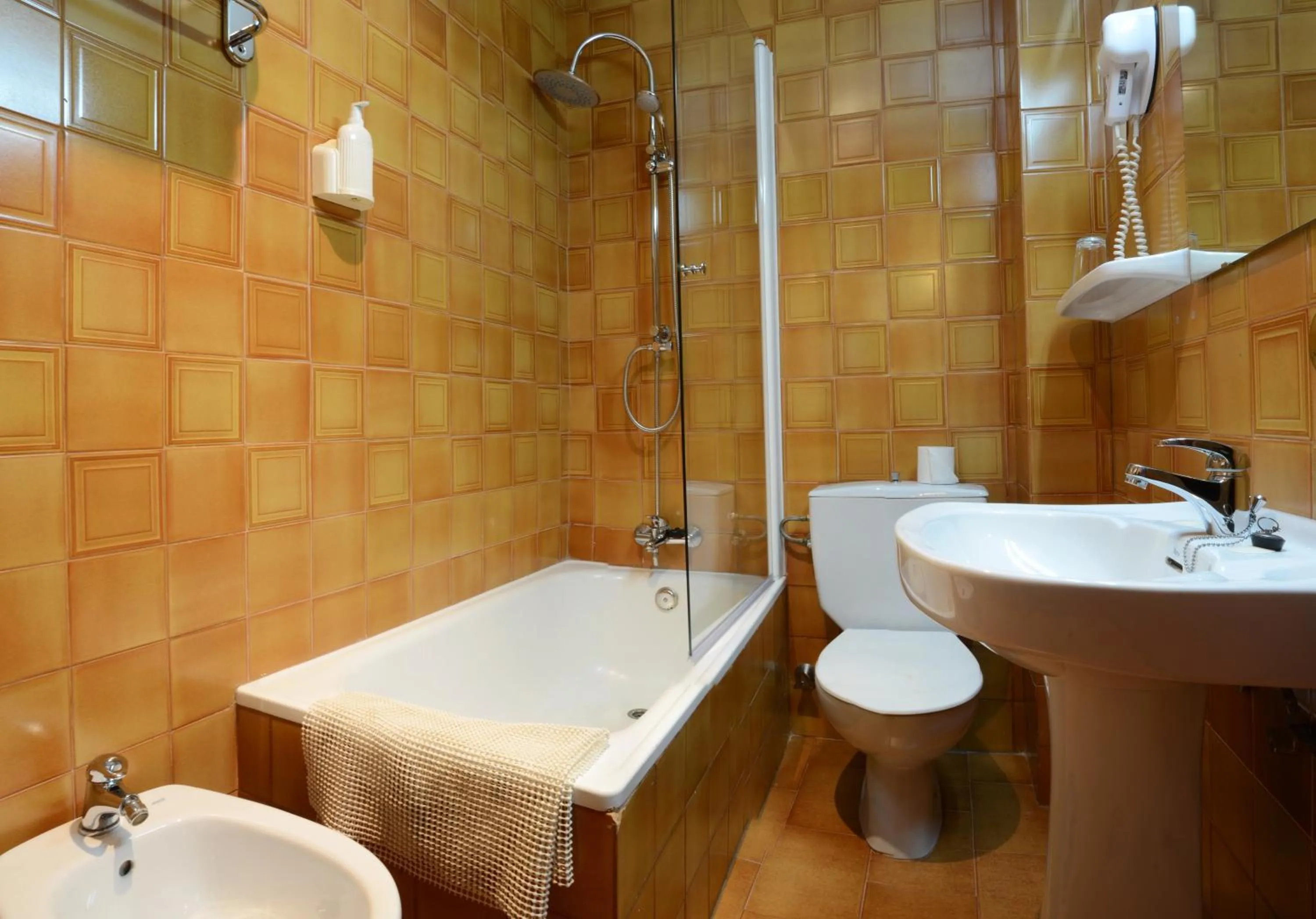 Bathroom in Hotel El Coloso