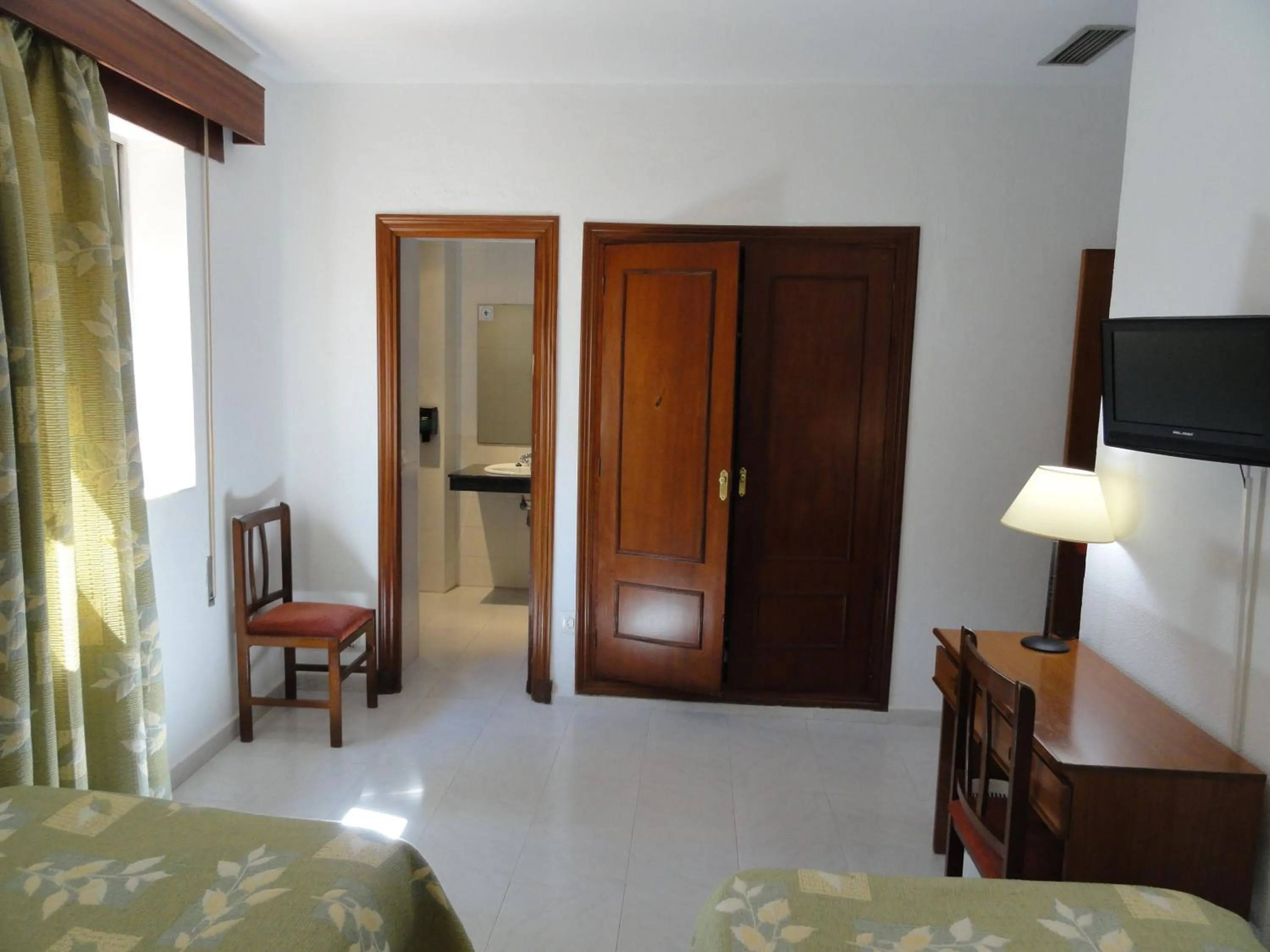 Day, Bed in Hotel El Coloso