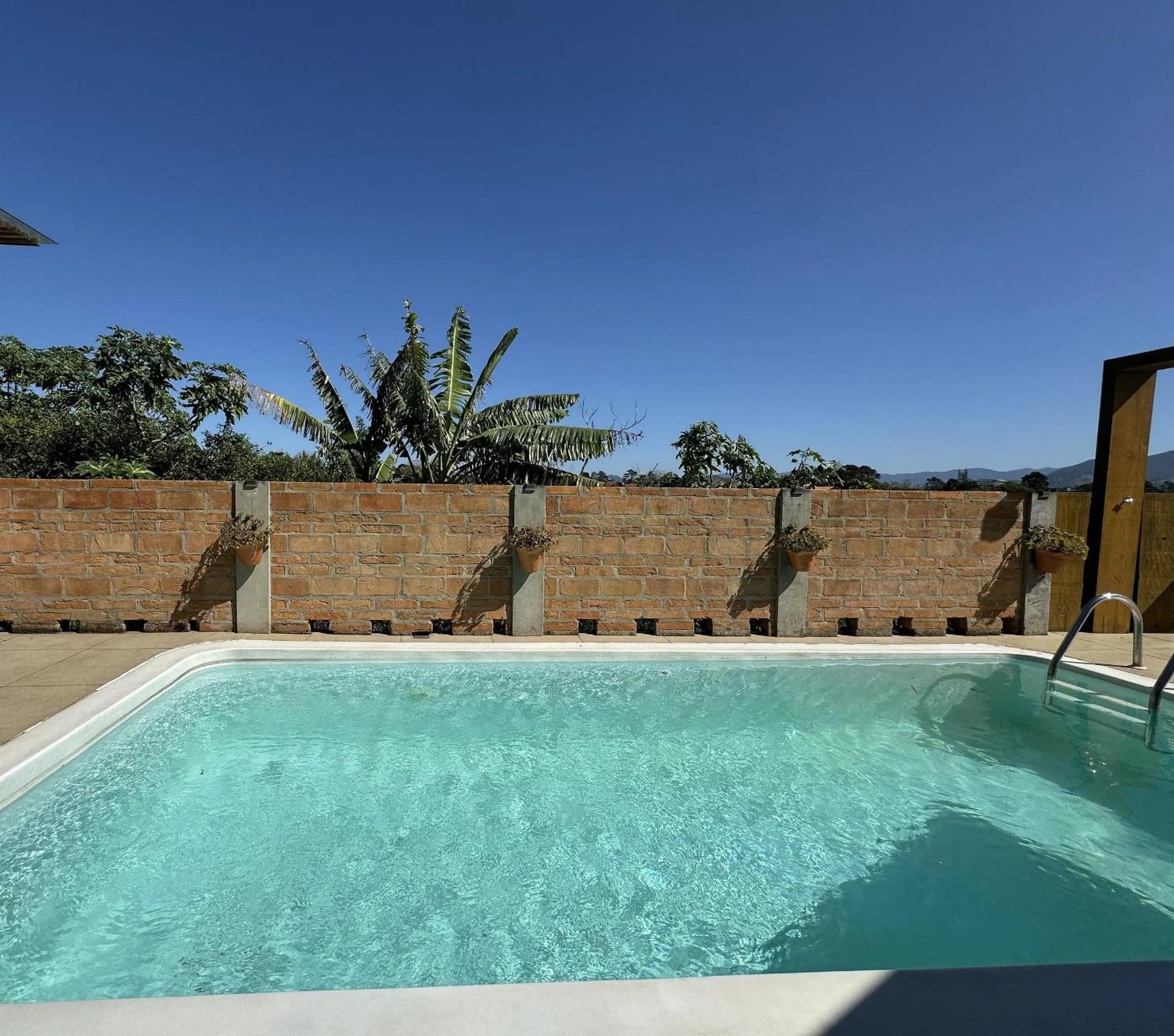 Swimming pool in Pousada Bangalôs do Rosa