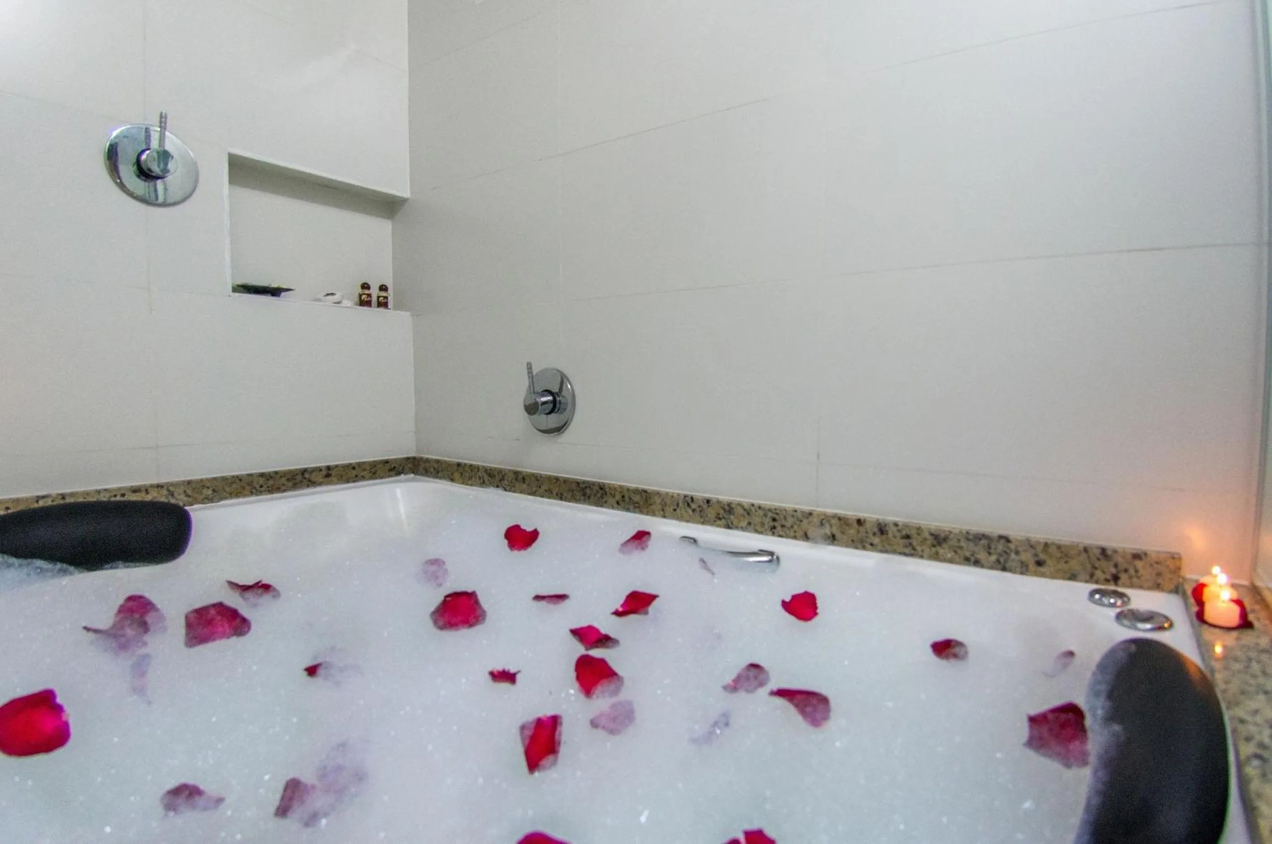 Hot Tub in Pousada Bangalôs do Rosa