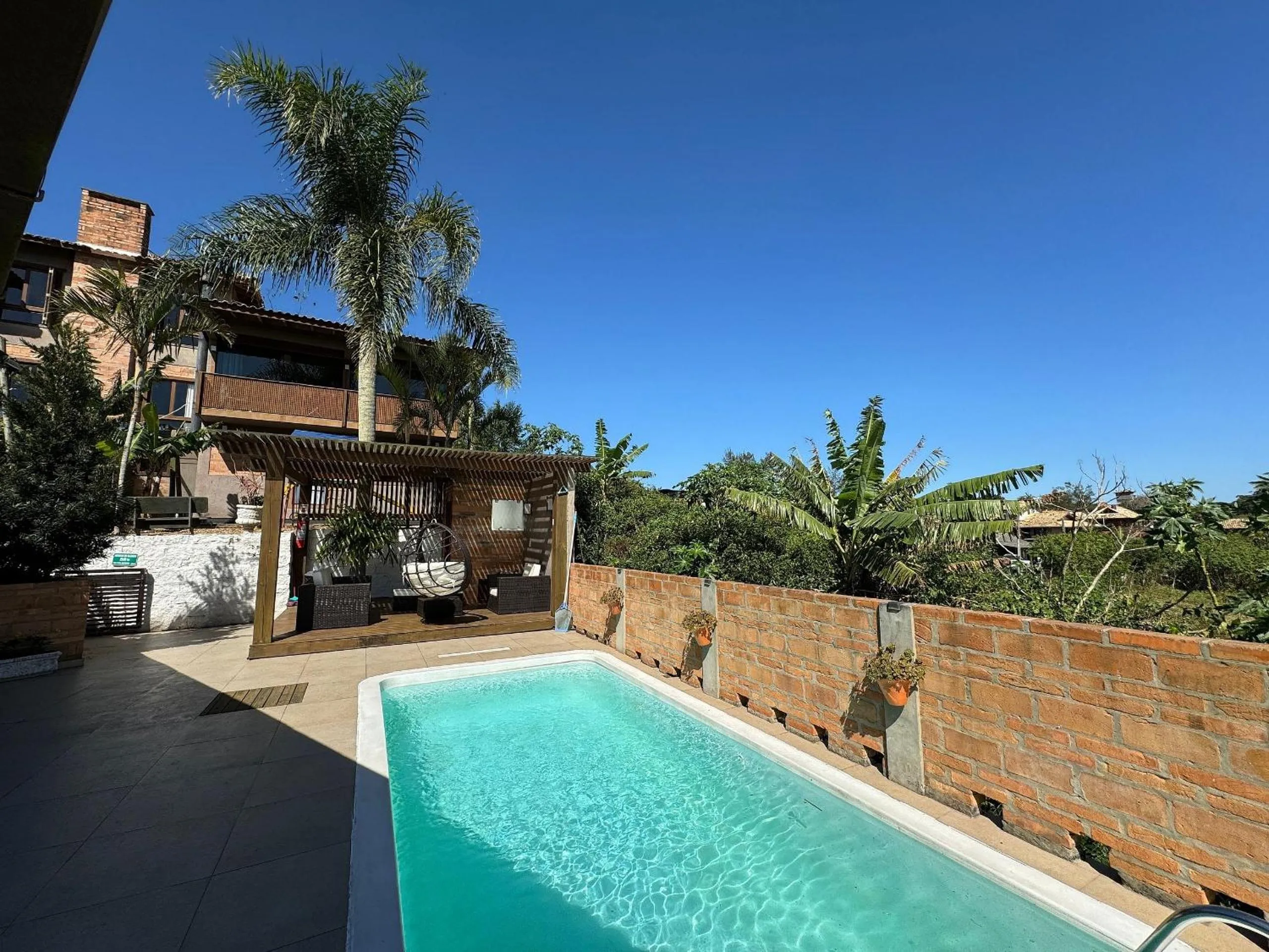 Swimming pool in Pousada Bangalôs do Rosa