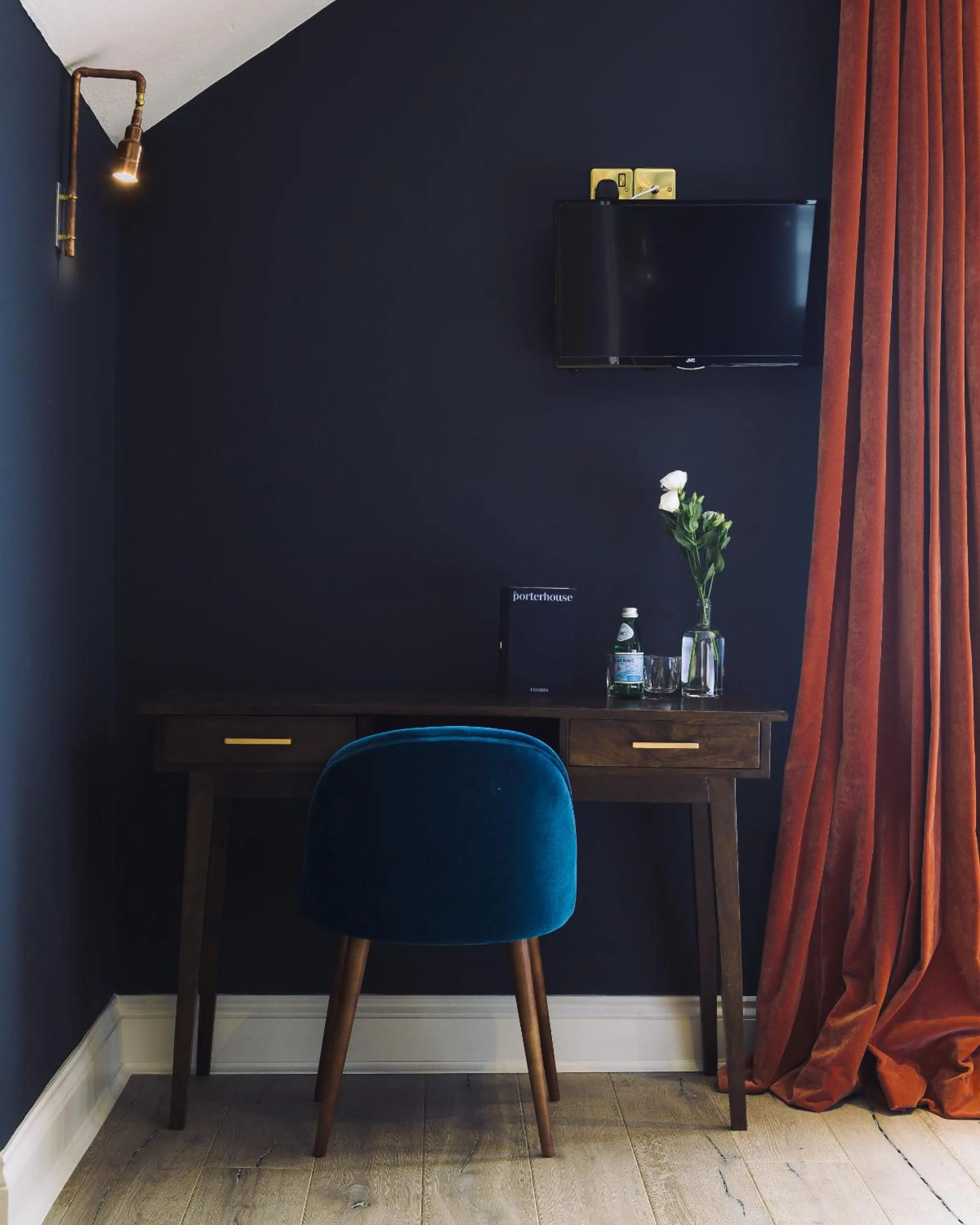 Bedroom in The Porterhouse grill & rooms