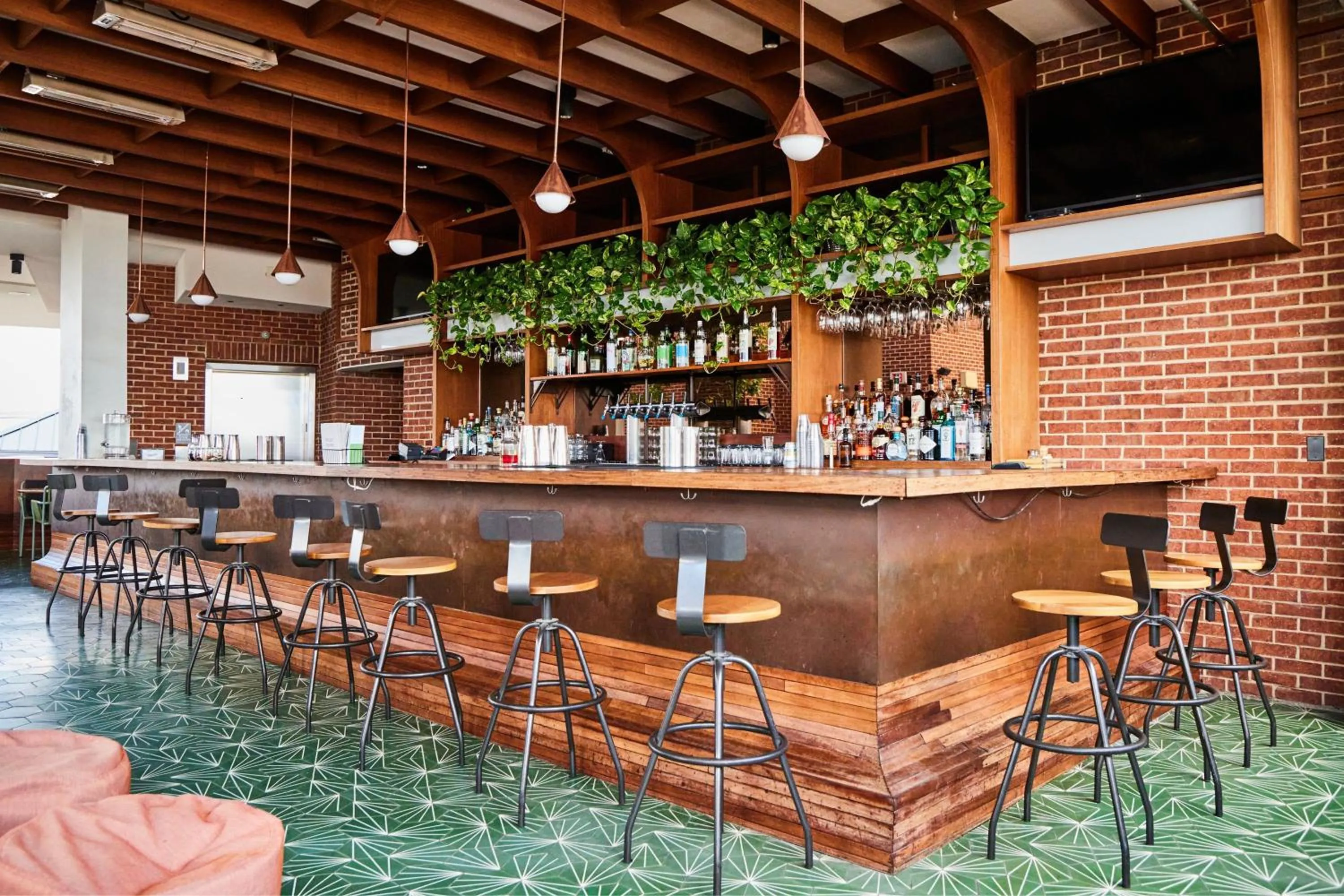 Lounge or bar in The Alida, Savannah, a Tribute Portfolio Hotel