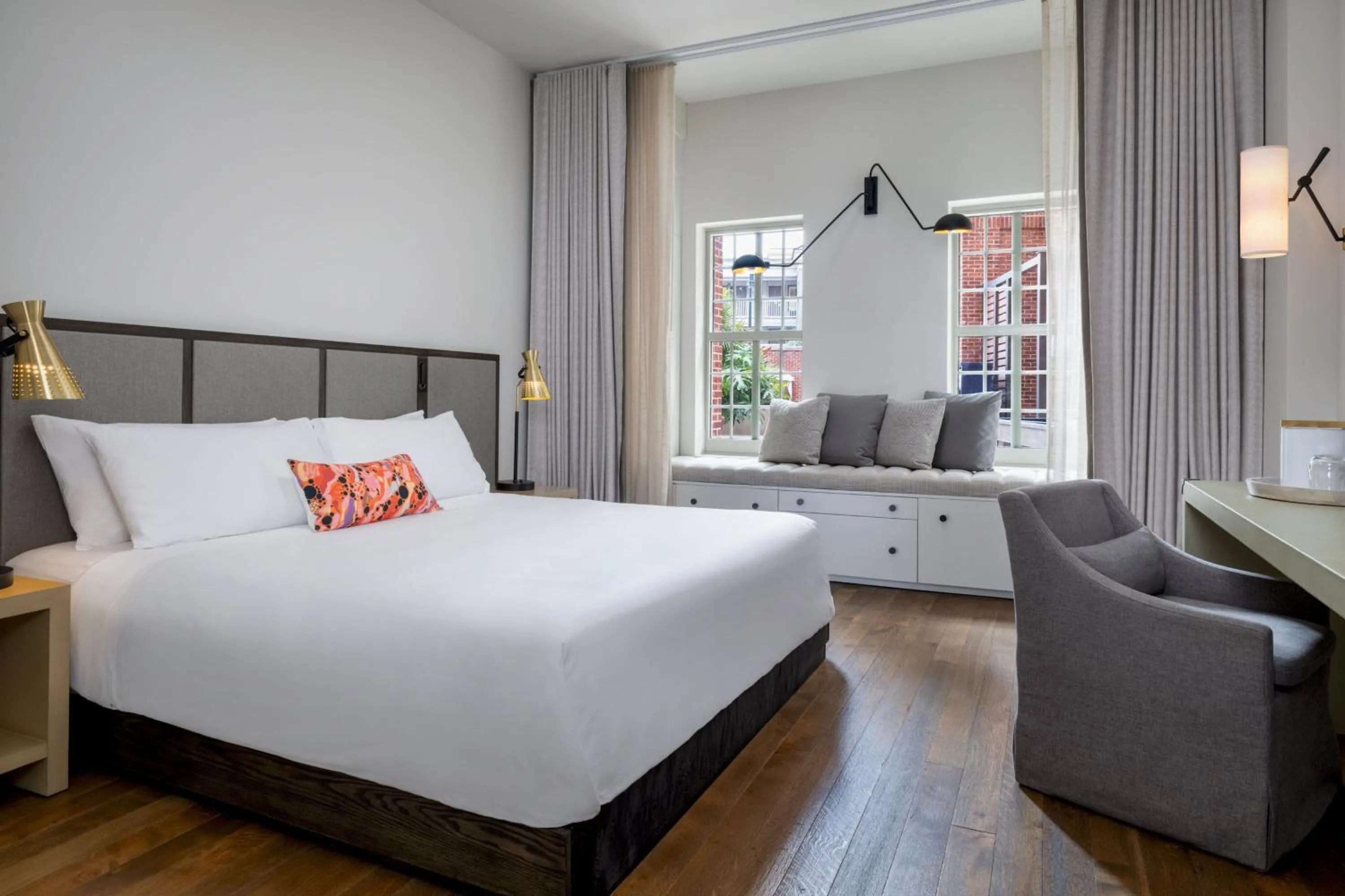 Swimming pool, Bed in The Alida, Savannah, a Tribute Portfolio Hotel