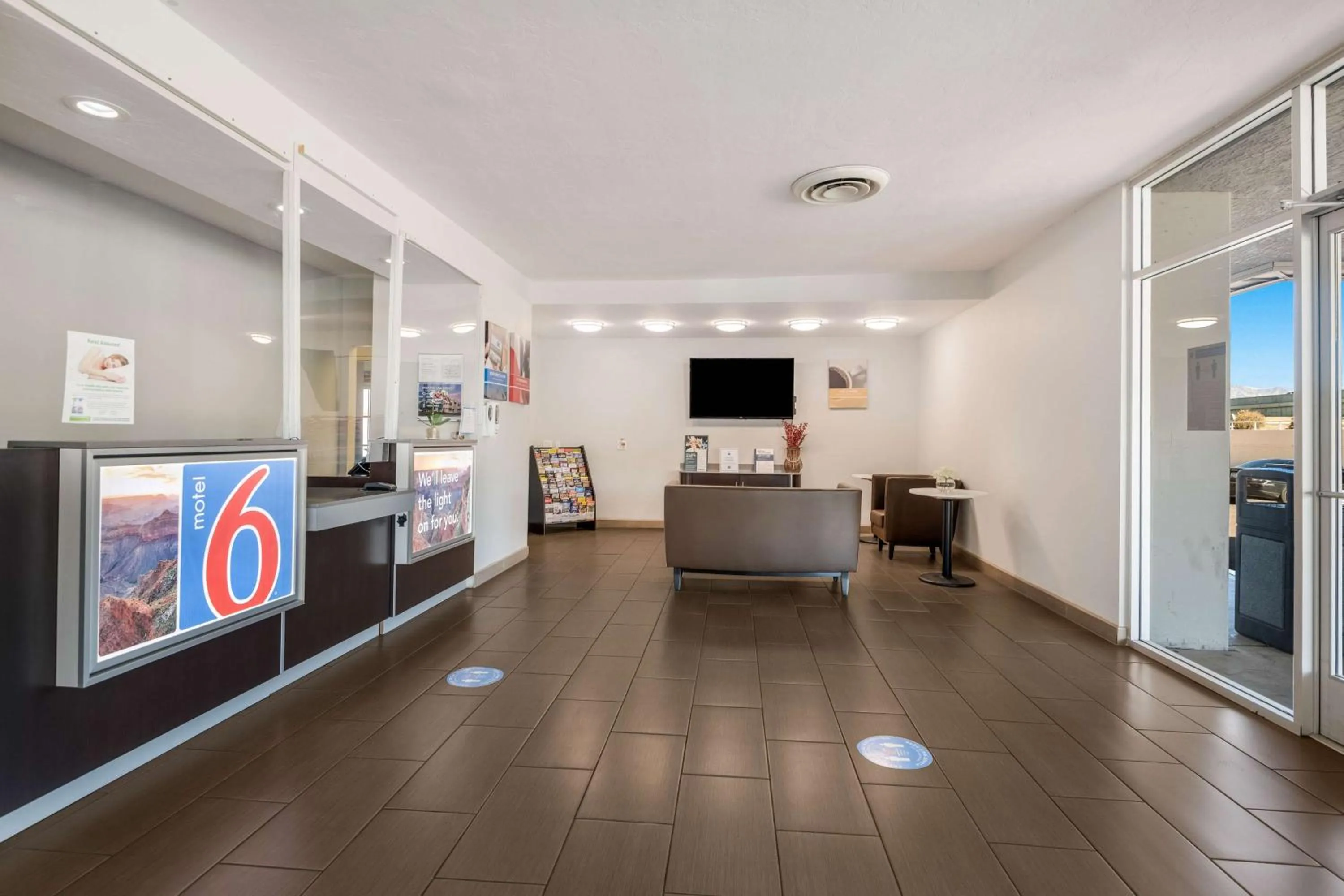 Communal lounge/ TV room in Motel 6-Tucson, AZ-Downtown