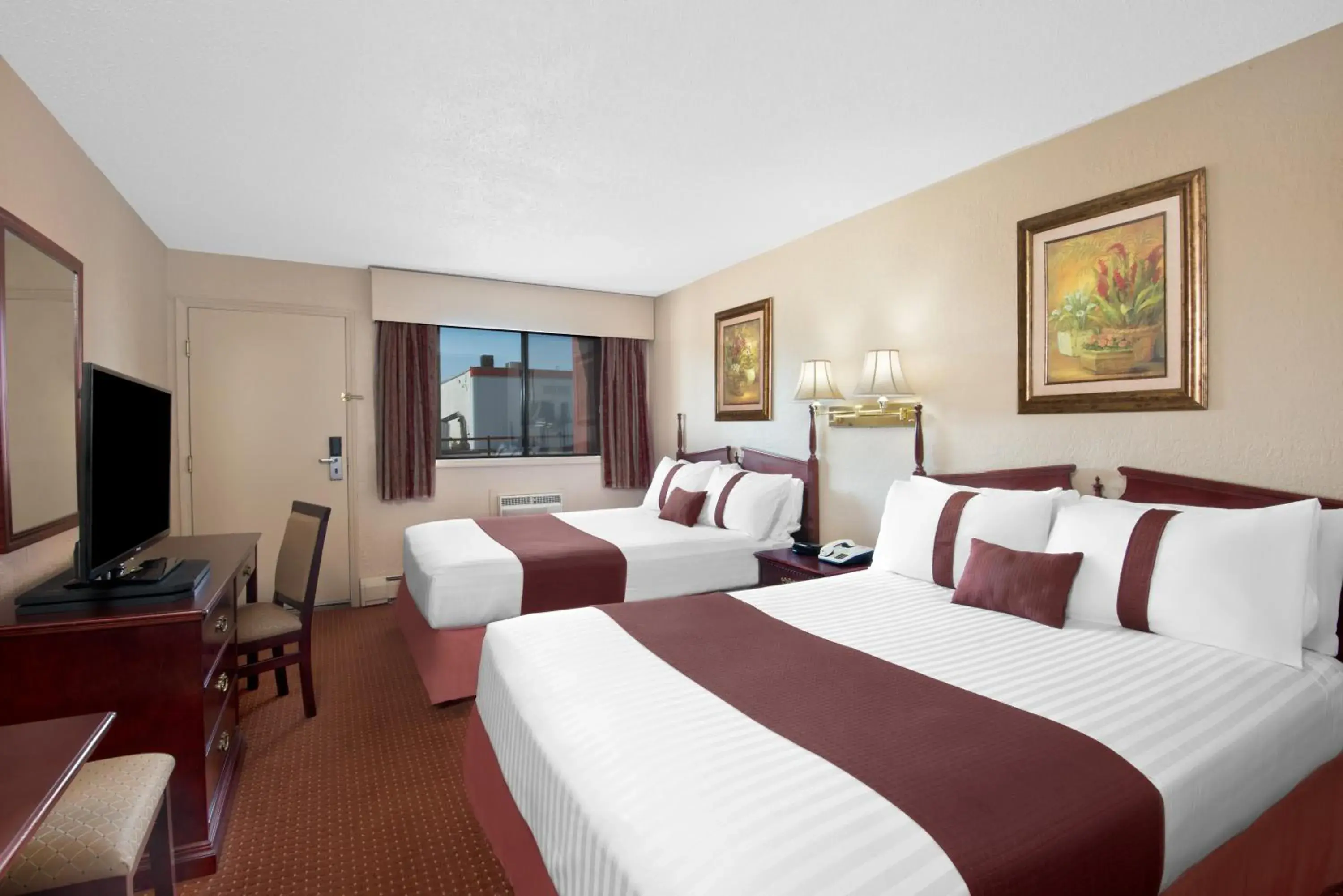 King Room - Non-Smoking in Howard Johnson by Wyndham Red Deer King Room - Non-Smoking in Howard Johnson by Wyndham Red Deer