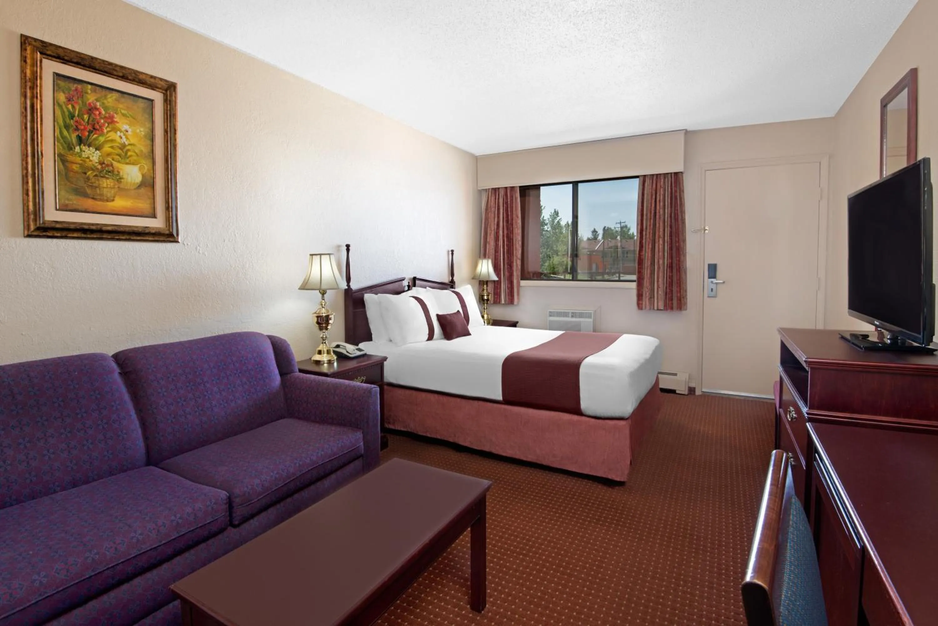 Photo of the whole room, Bed in Deer Park Inn