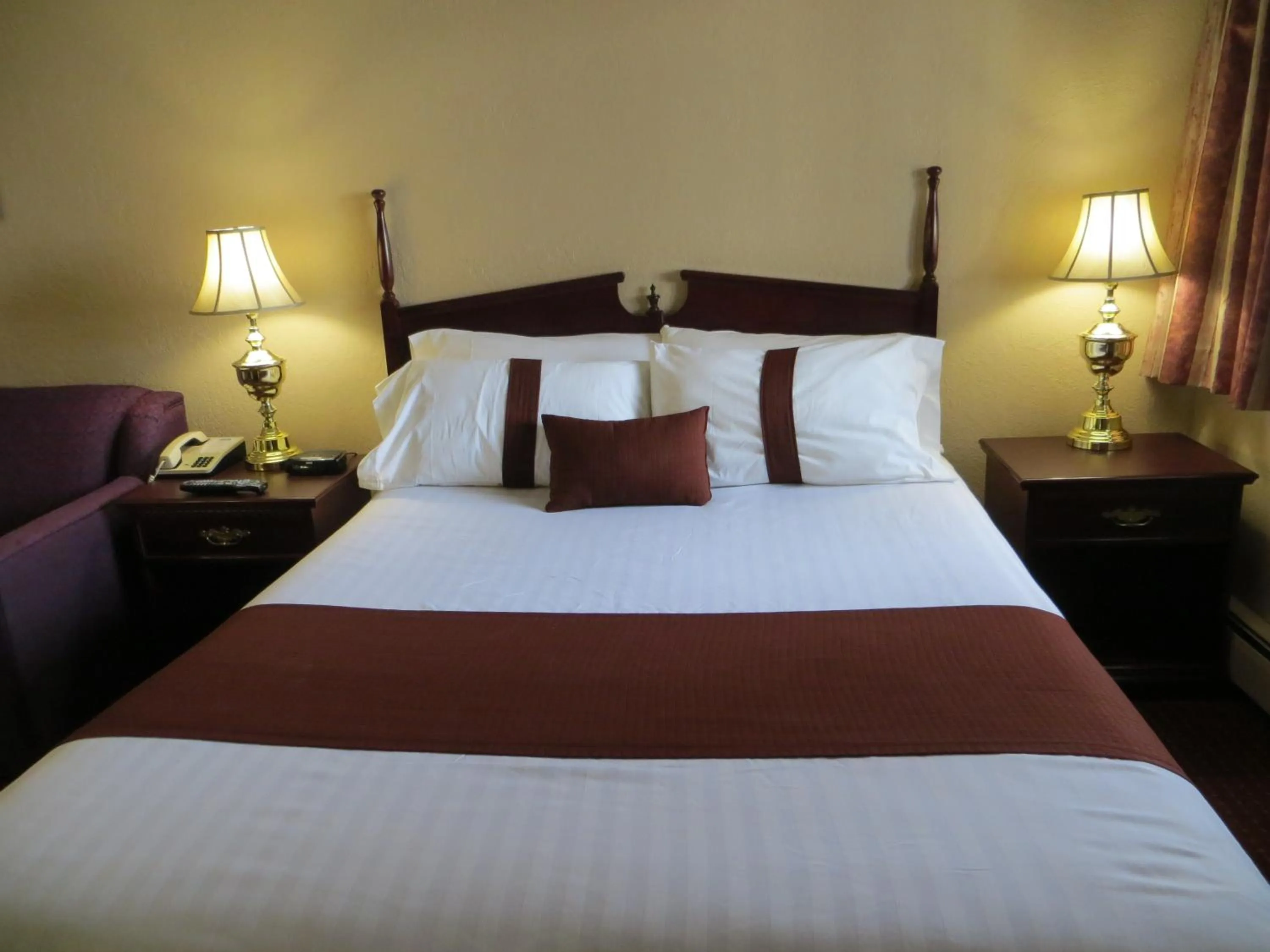 Bed in Deer Park Inn