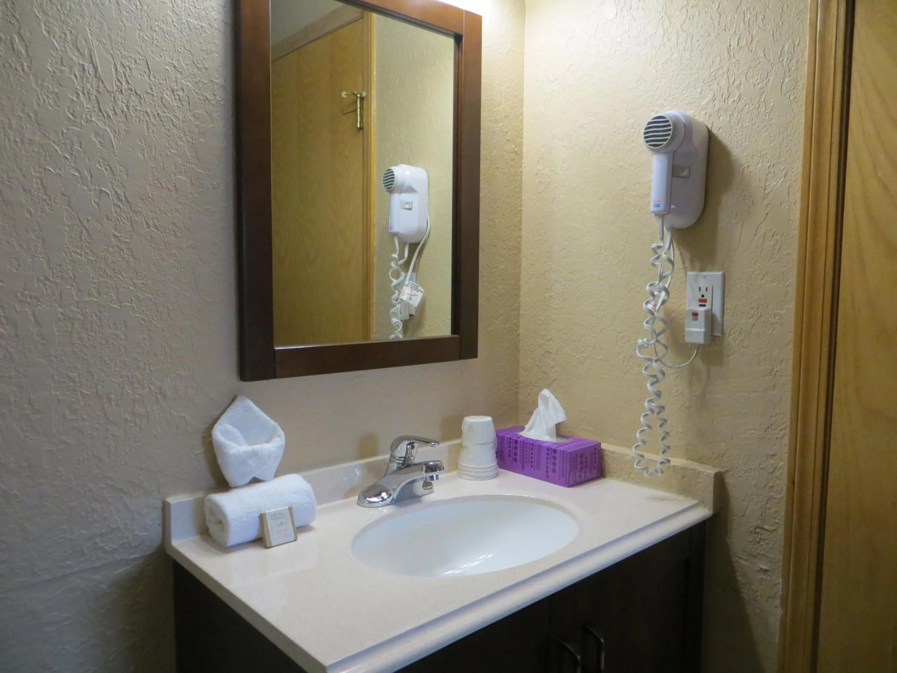 Bathroom in Deer Park Inn
