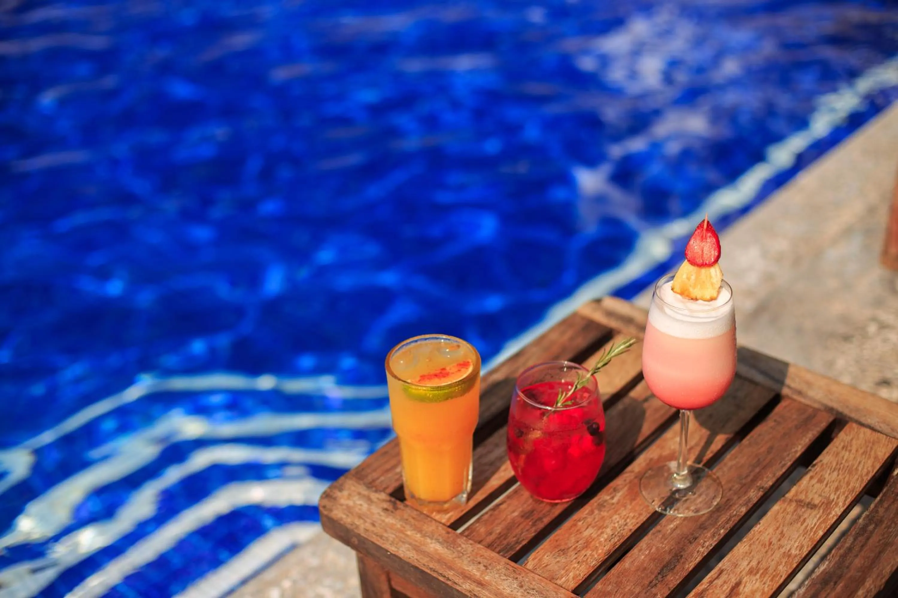 Swimming pool in Hotel Loma Real