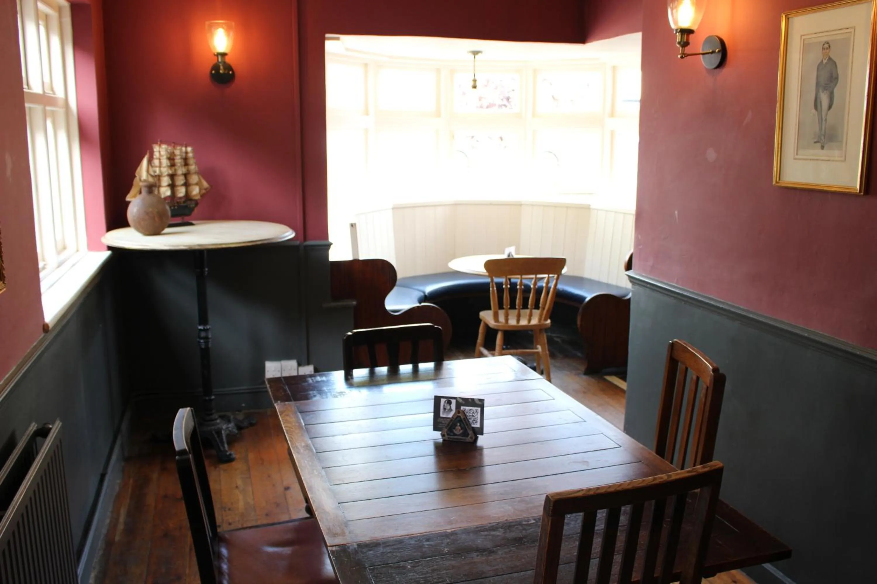 Restaurant/places to eat in The Lord Byron Inn