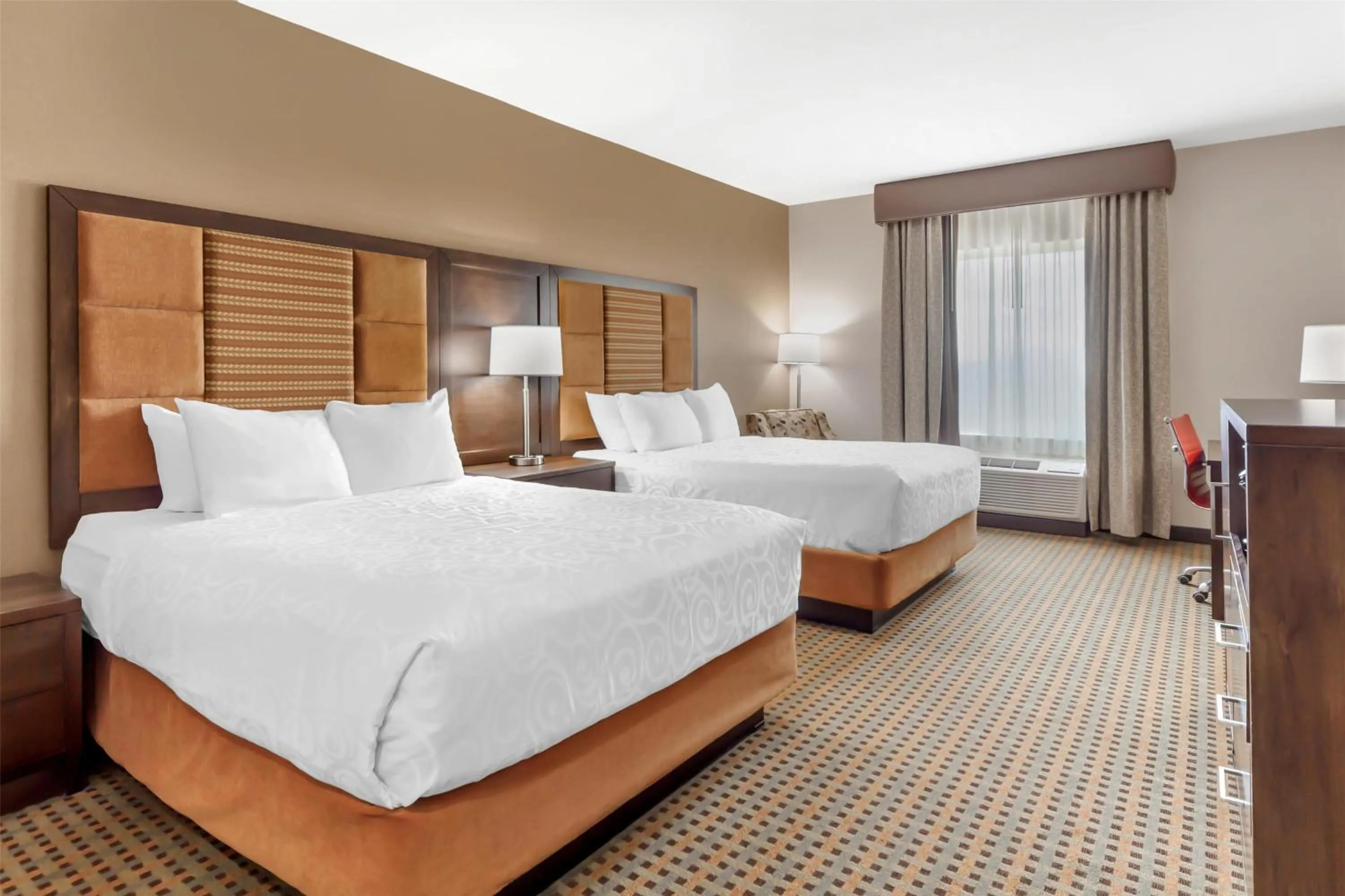 Bedroom, Bed in Best Western Plus Hinton Inn & Suites