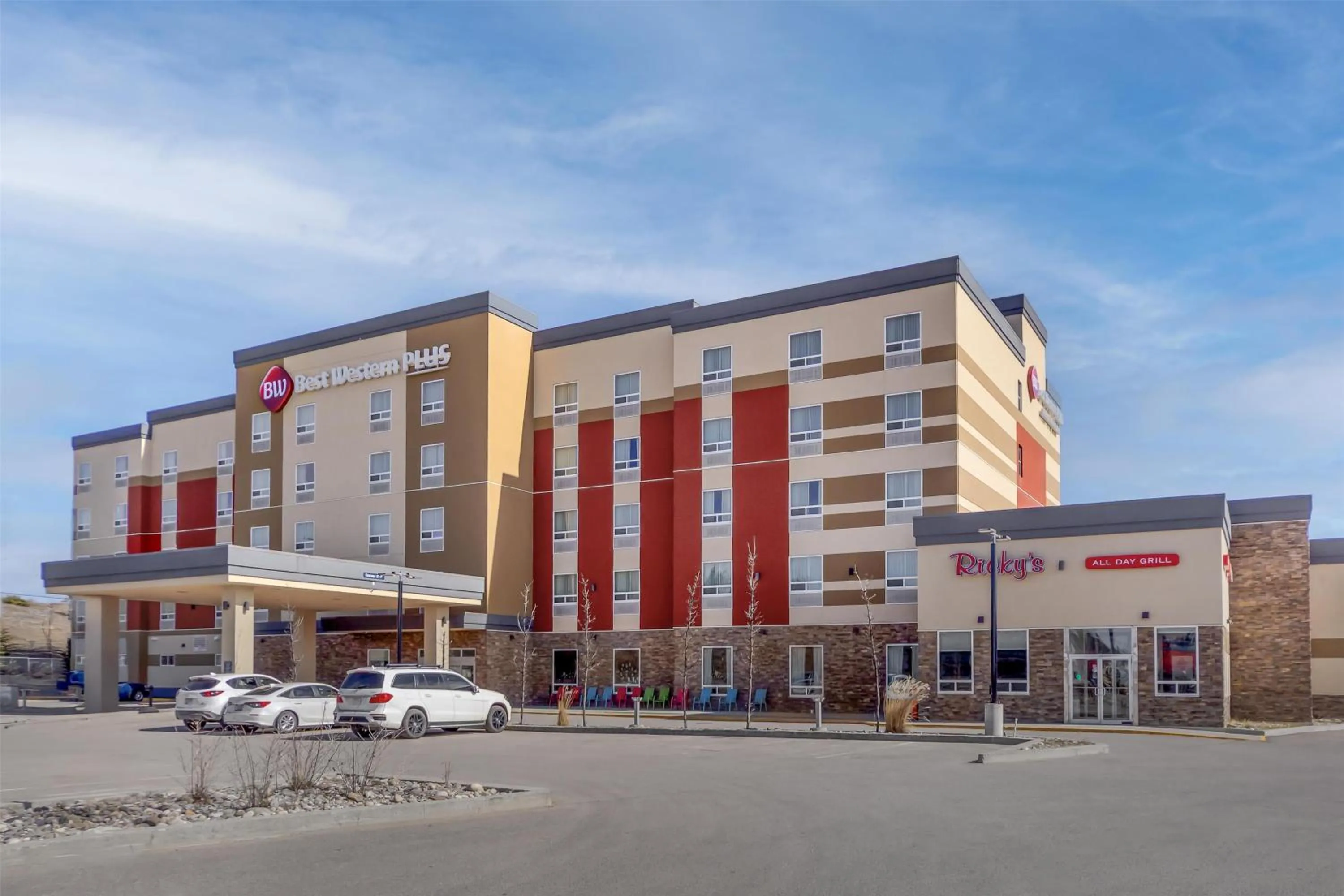 Property building in Best Western Plus Hinton Inn & Suites