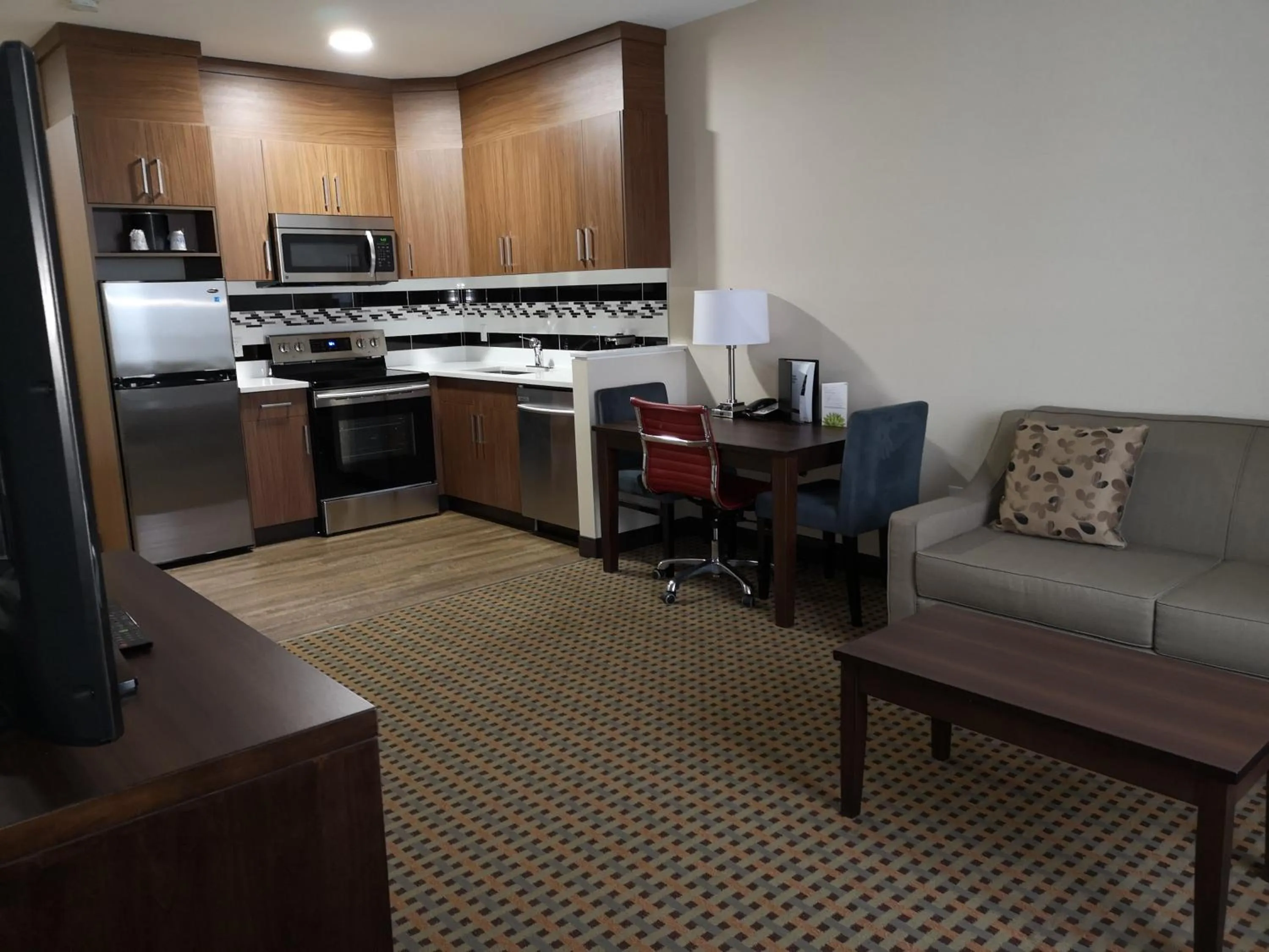 Kitchen or kitchenette in Best Western Plus Hinton Inn & Suites