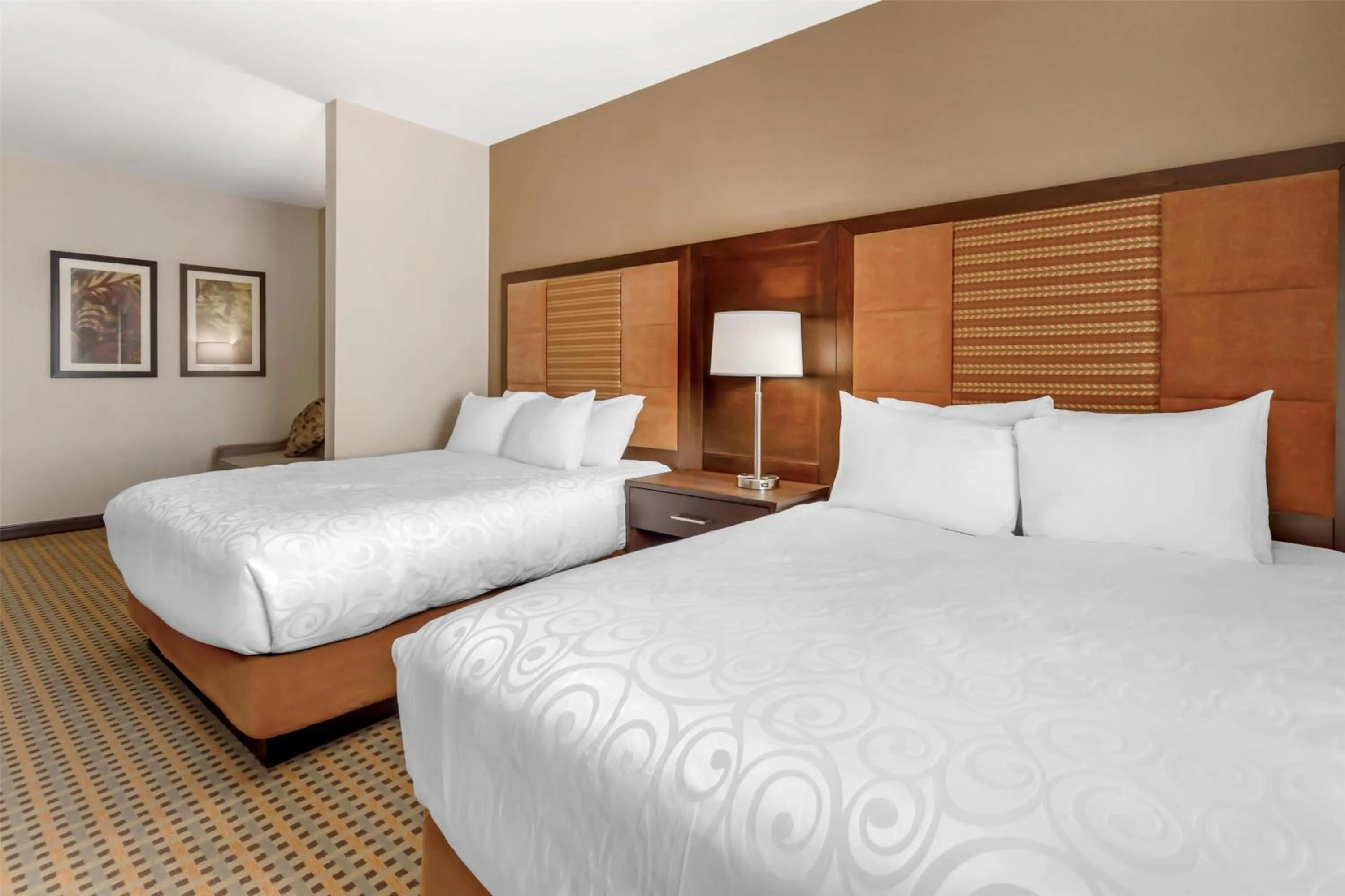 Bedroom, Bed in Best Western Plus Hinton Inn & Suites