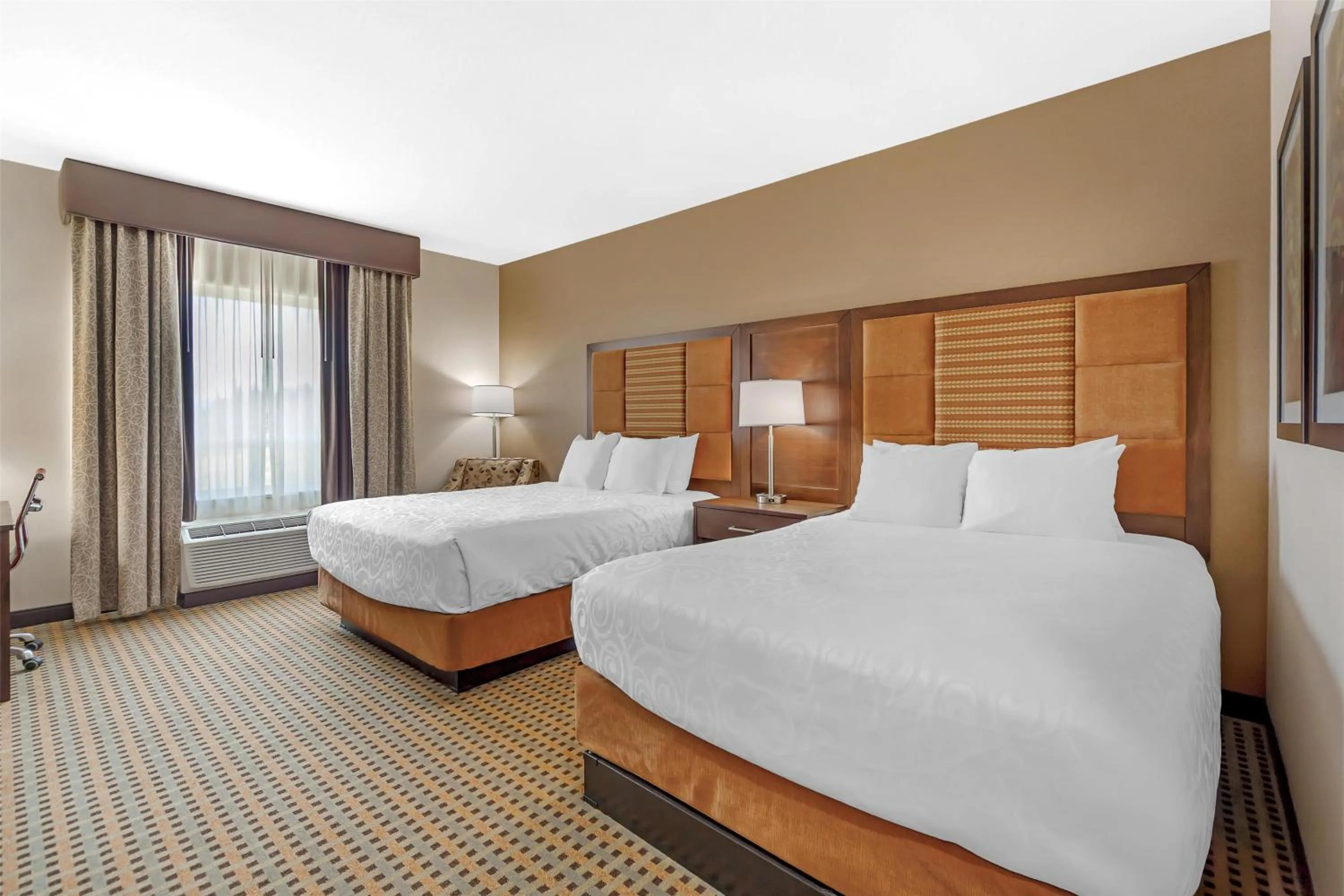 Bedroom, Bed in Best Western Plus Hinton Inn & Suites