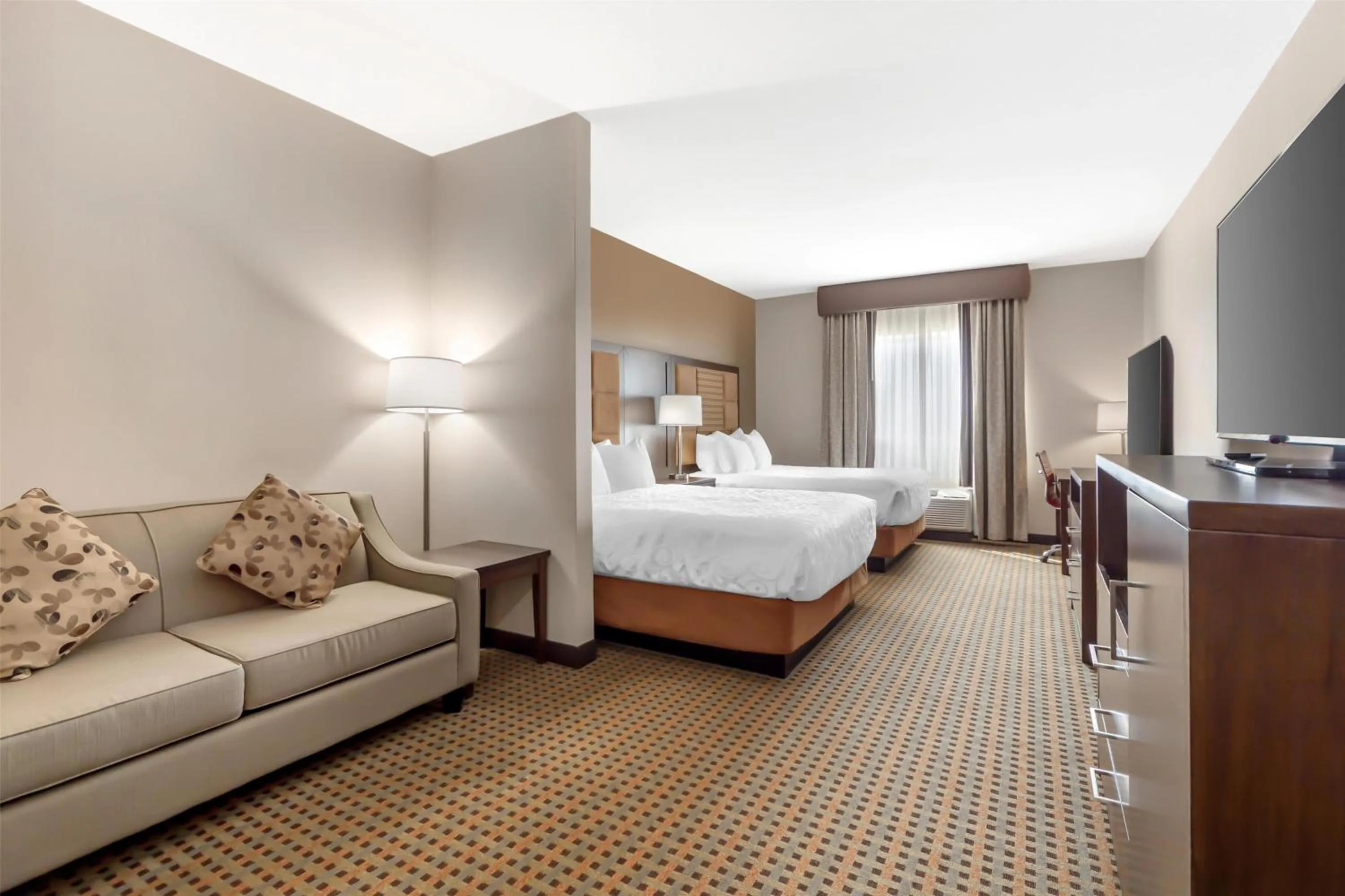 Bedroom, Bed in Best Western Plus Hinton Inn & Suites