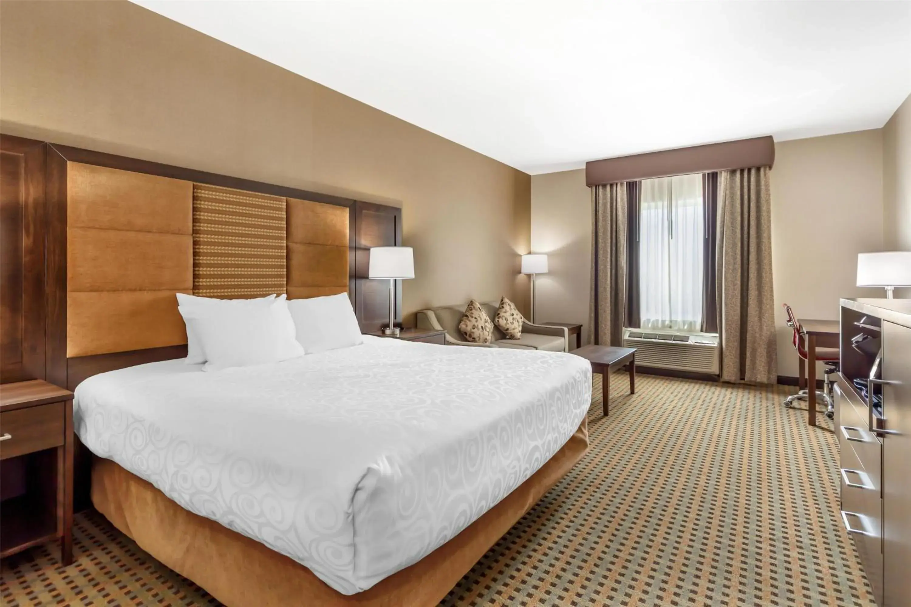 King Room with Sofa Bed in Best Western Plus Hinton Inn & Suites King Room with Sofa Bed in Best Western Plus Hinton Inn & Suites