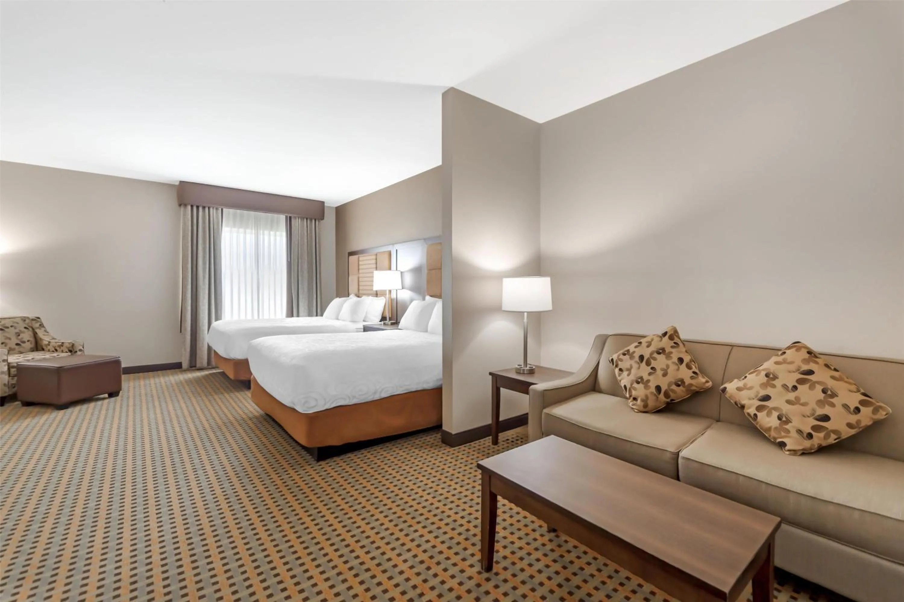 Bedroom, Bed in Best Western Plus Hinton Inn & Suites