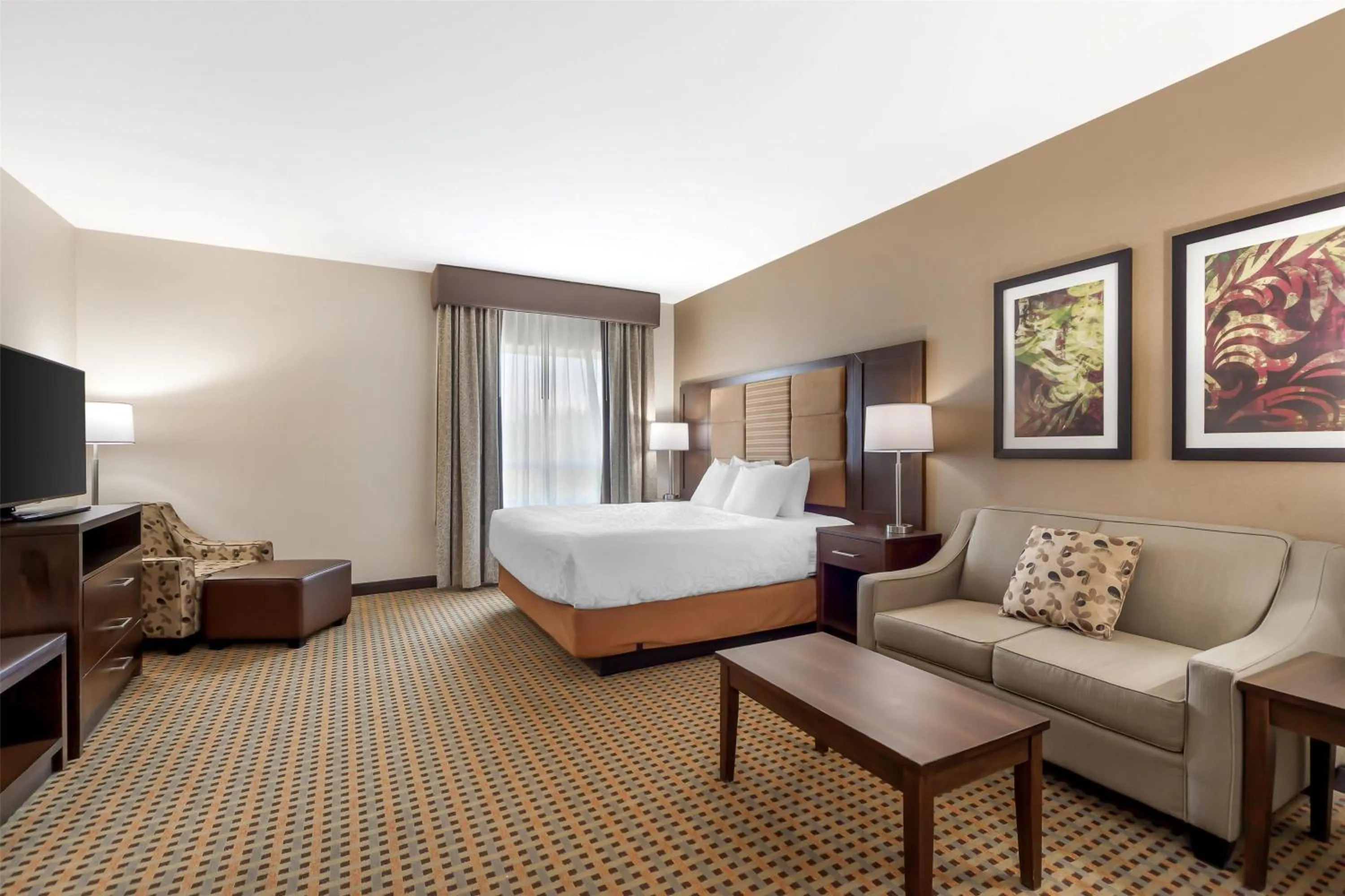 Bedroom, Bed in Best Western Plus Hinton Inn & Suites